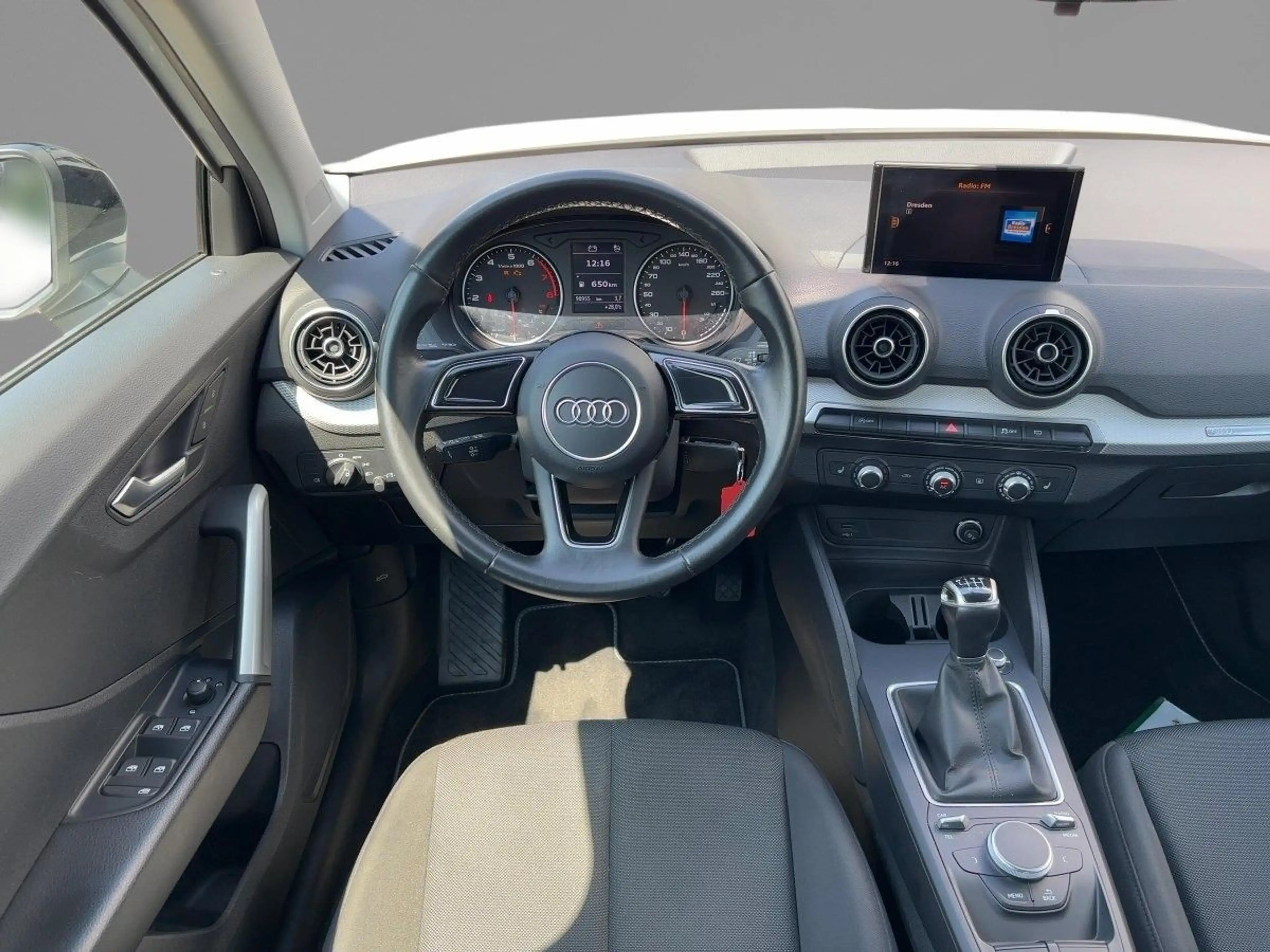 Audi Q2 S line 30 TFSI Schaltgetriebe LED SW — photo 11