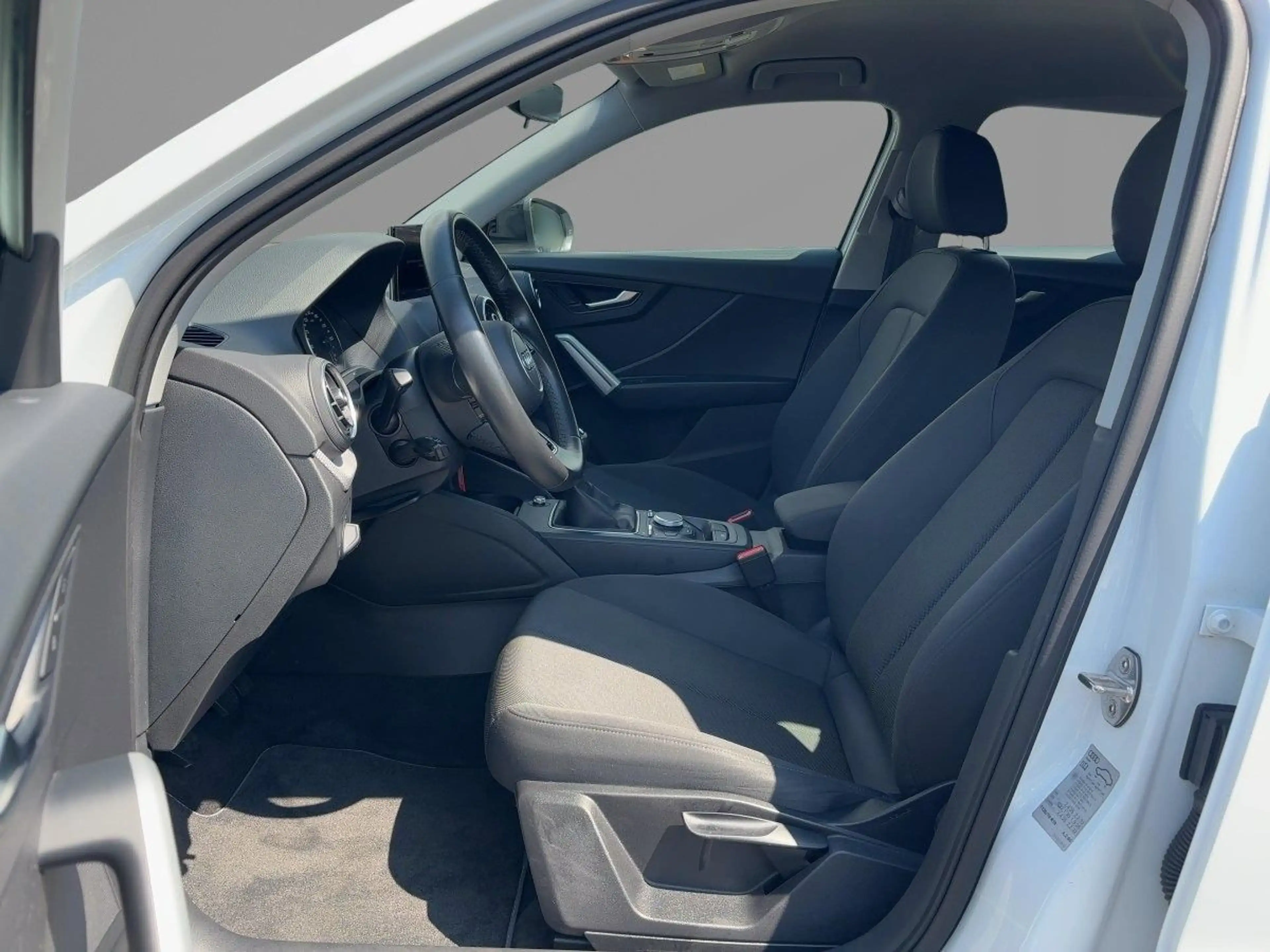 Audi Q2 S line 30 TFSI Schaltgetriebe LED SW — photo 8