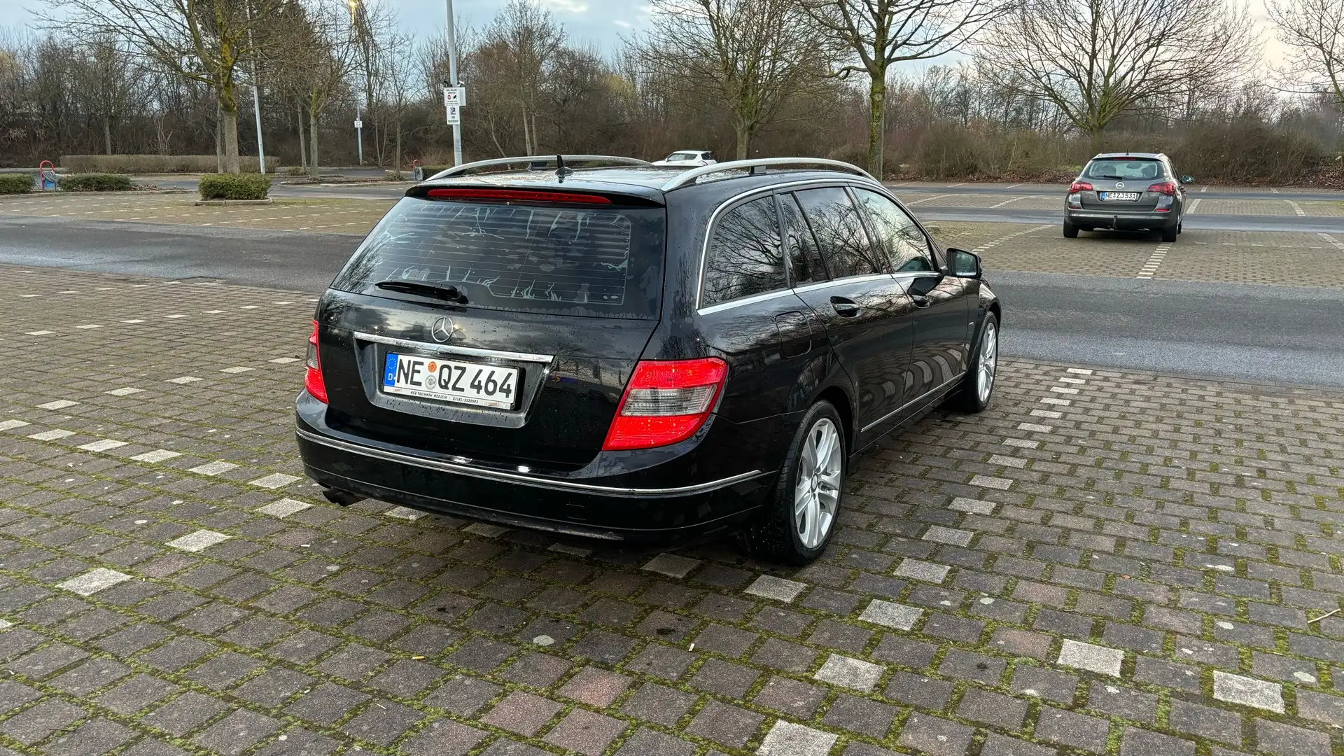 Mercedes-Benz C 180 T CGI Automatik BlueEFFICIENCY Avantgarde Schwarz - 2