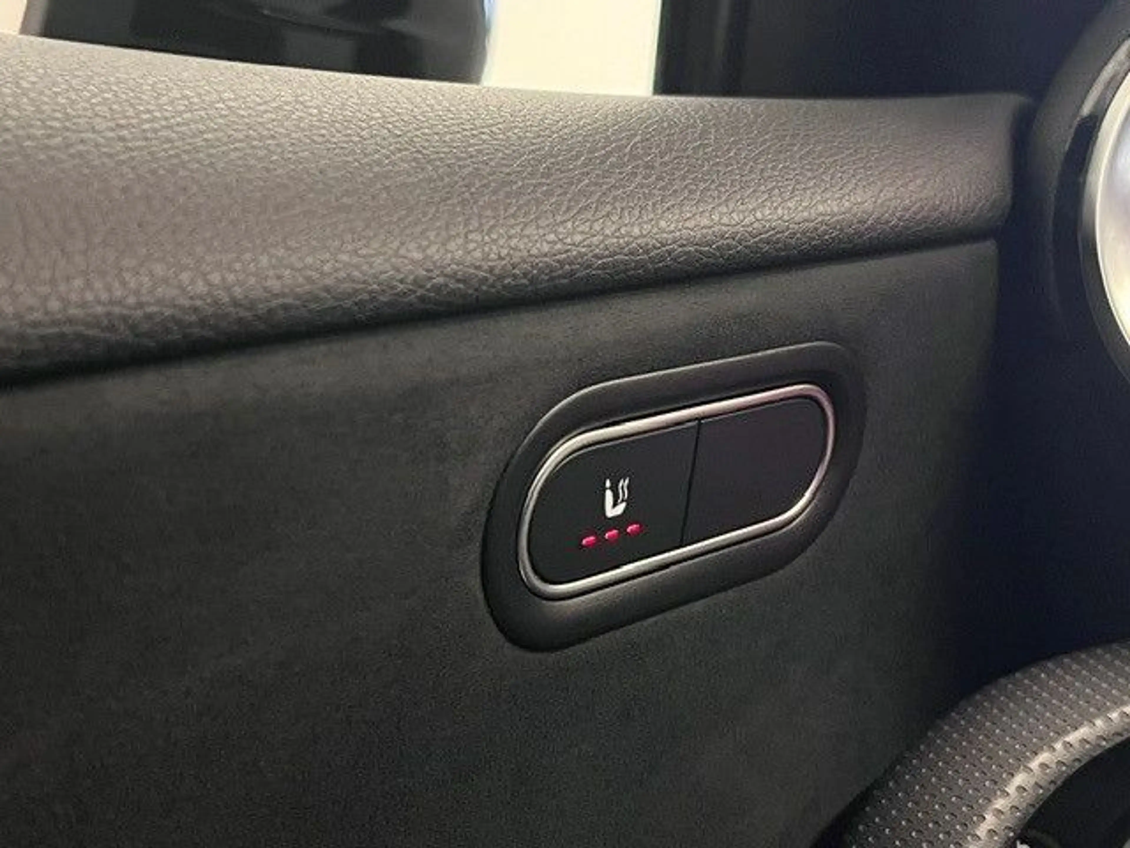 Mercedes-Benz A 250 e AMG-Line Panorama Distronic Keyless Go — photo 7