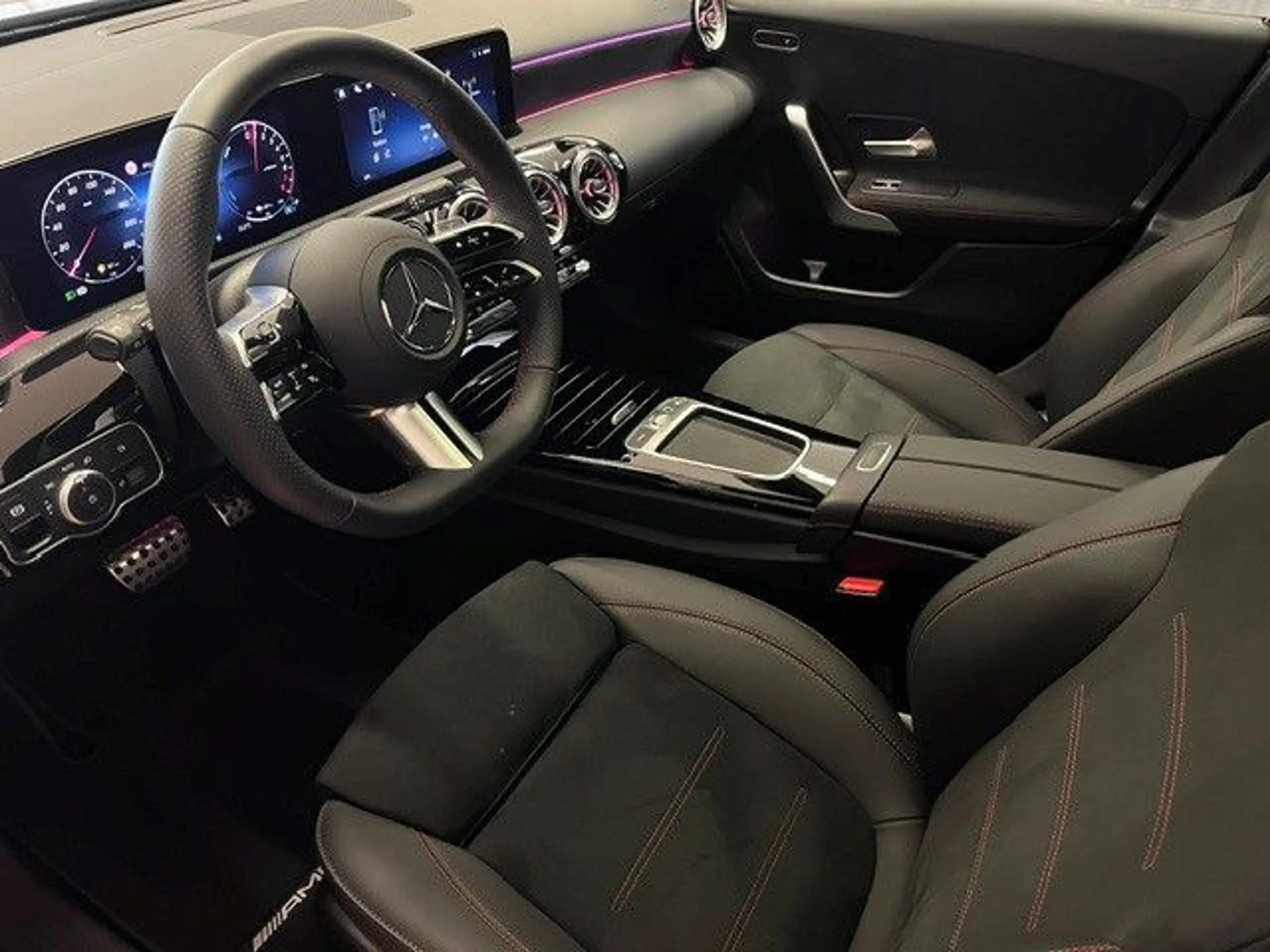 Mercedes-Benz A 250 e AMG-Line Panorama Distronic Keyless Go — photo 3