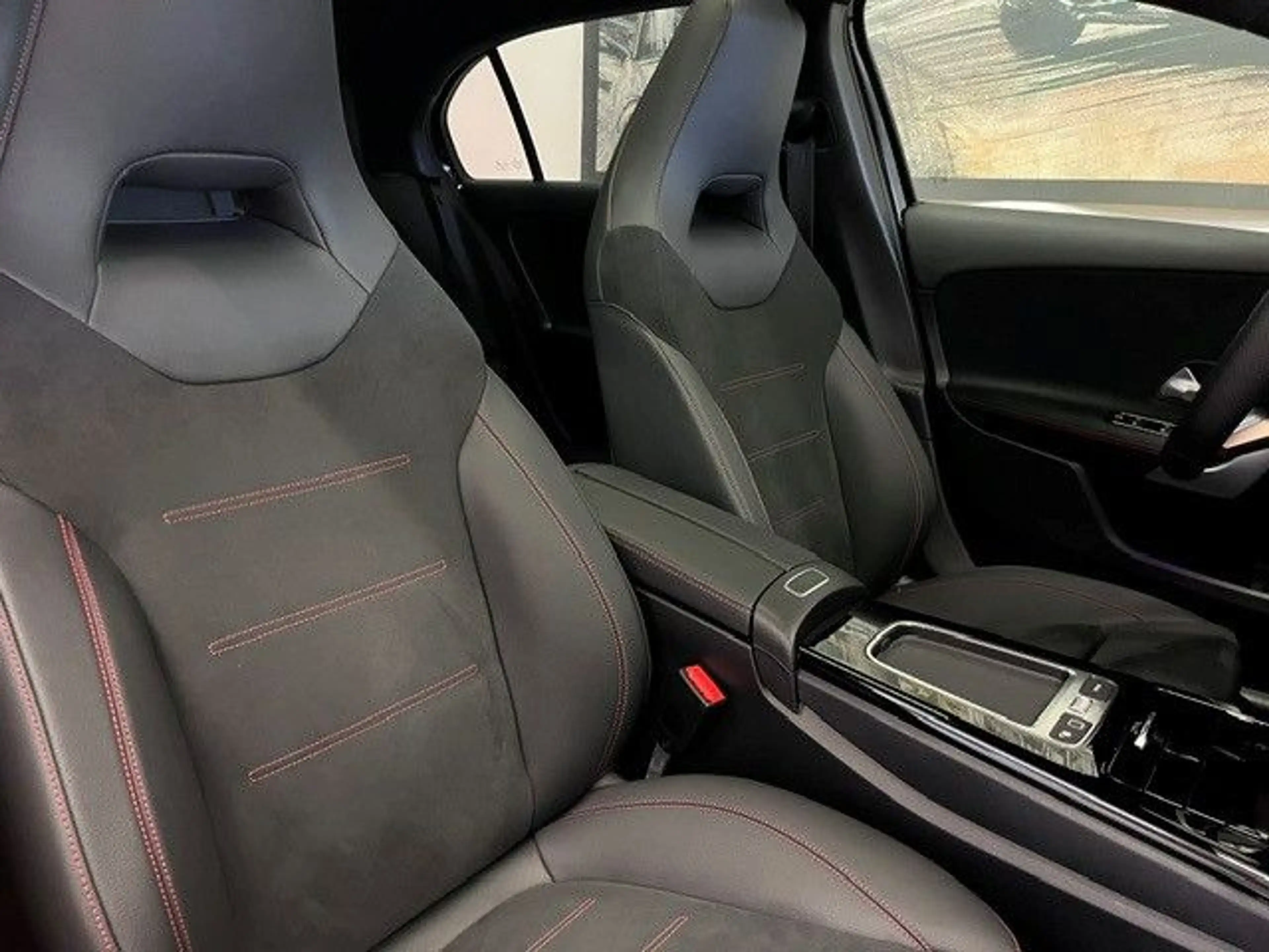 Mercedes-Benz A 250 e AMG-Line Panorama Distronic Keyless Go — photo 11