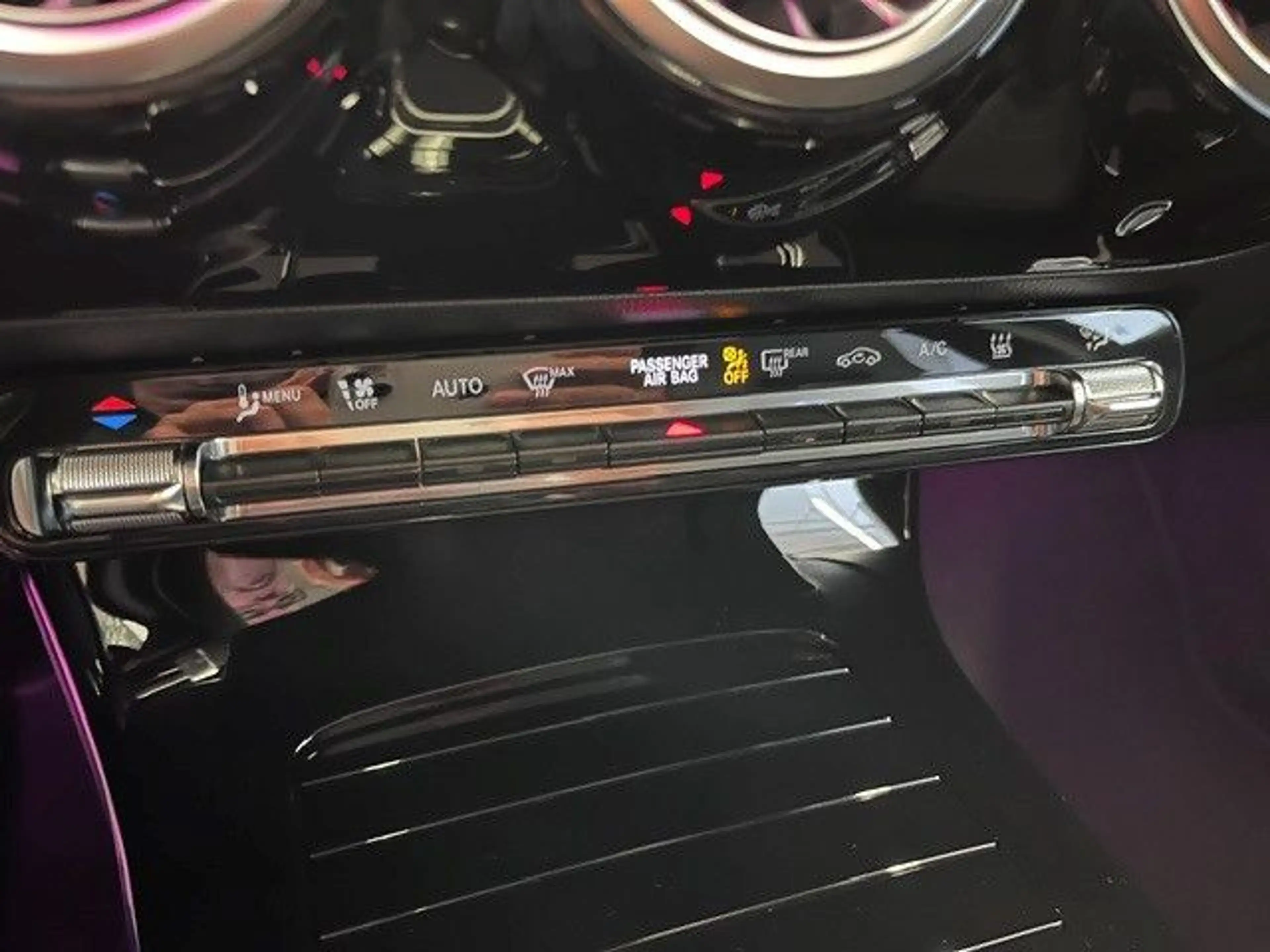 Mercedes-Benz A 250 e AMG-Line Panorama Distronic Keyless Go — photo 9