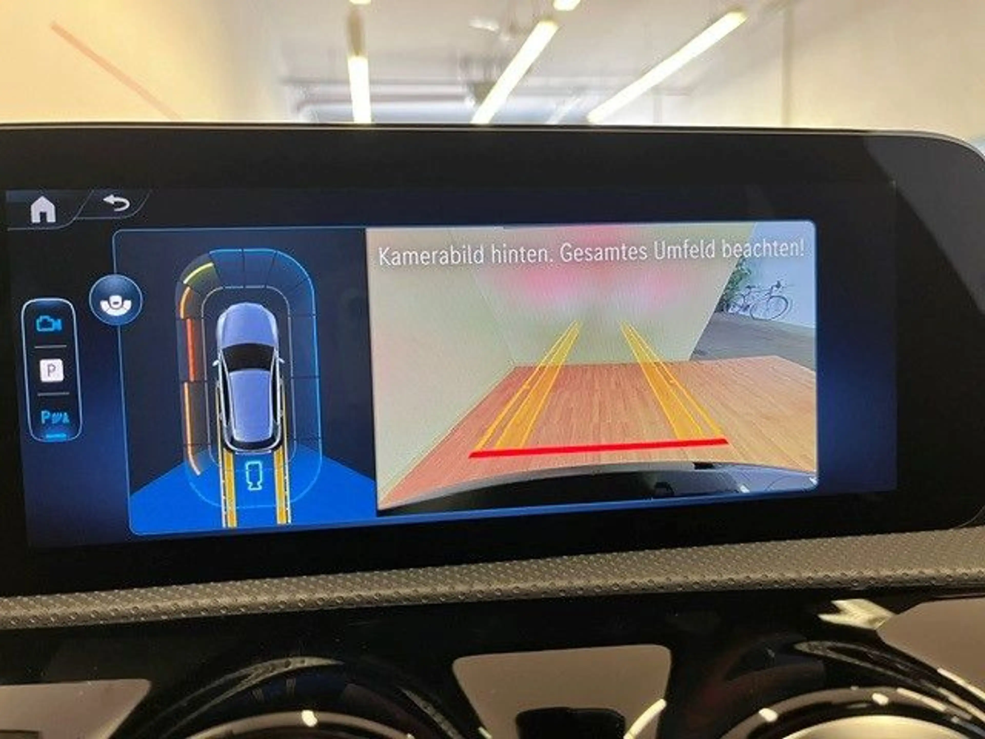 Mercedes-Benz A 250 e AMG-Line Panorama Distronic Keyless Go — photo 8
