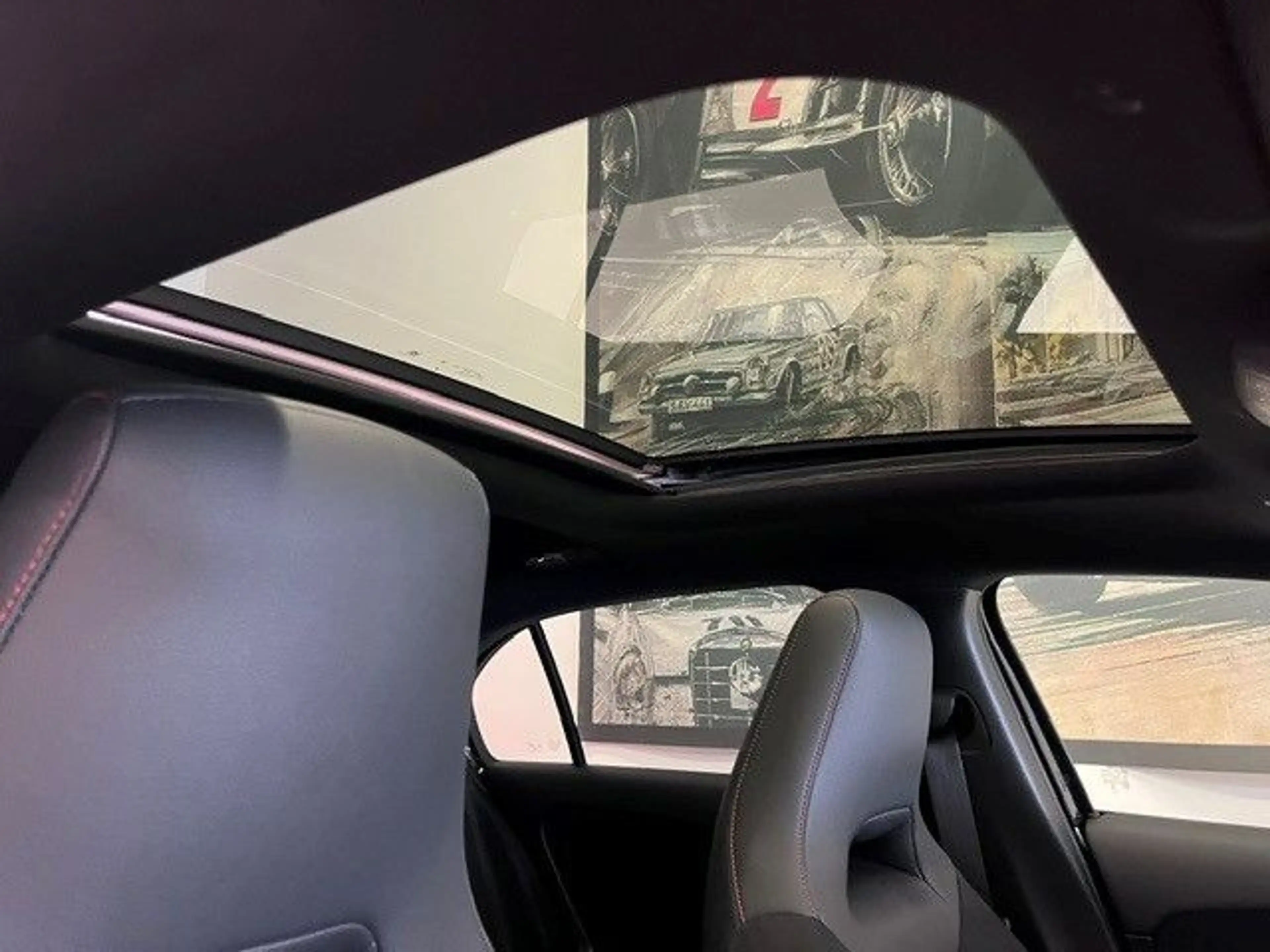 Mercedes-Benz A 250 e AMG-Line Panorama Distronic Keyless Go — photo 6