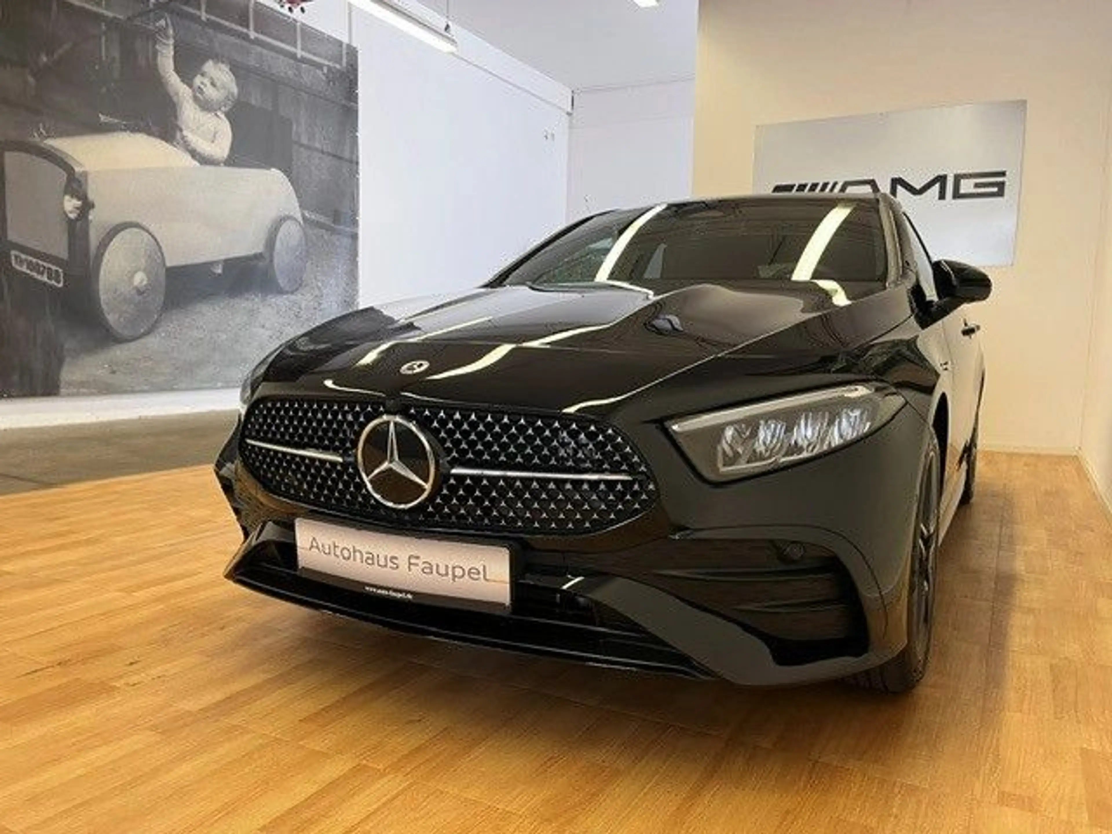 Mercedes-Benz A 250 e AMG-Line Panorama Distronic Keyless Go — photo 13
