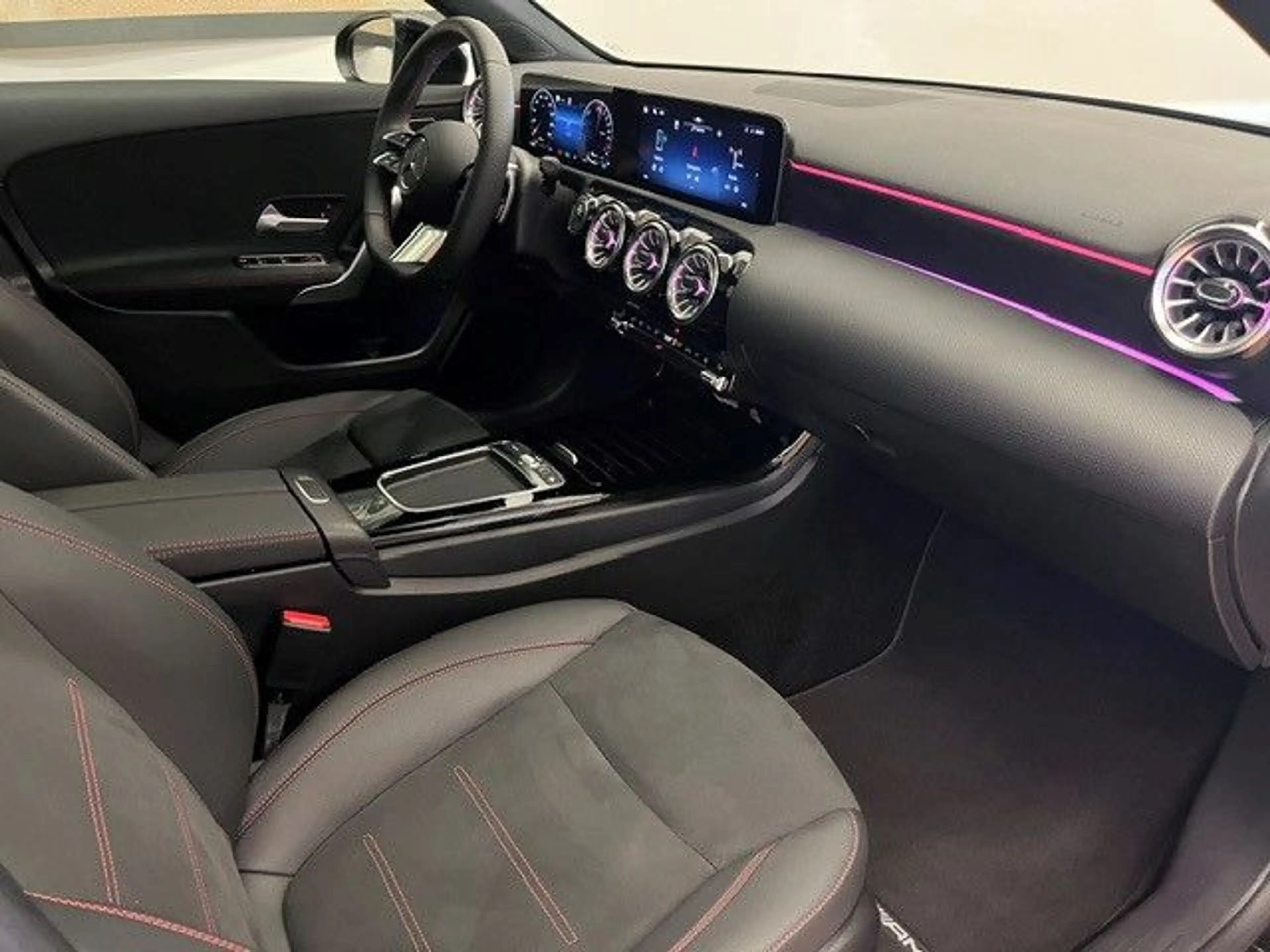Mercedes-Benz A 250 e AMG-Line Panorama Distronic Keyless Go — photo 4