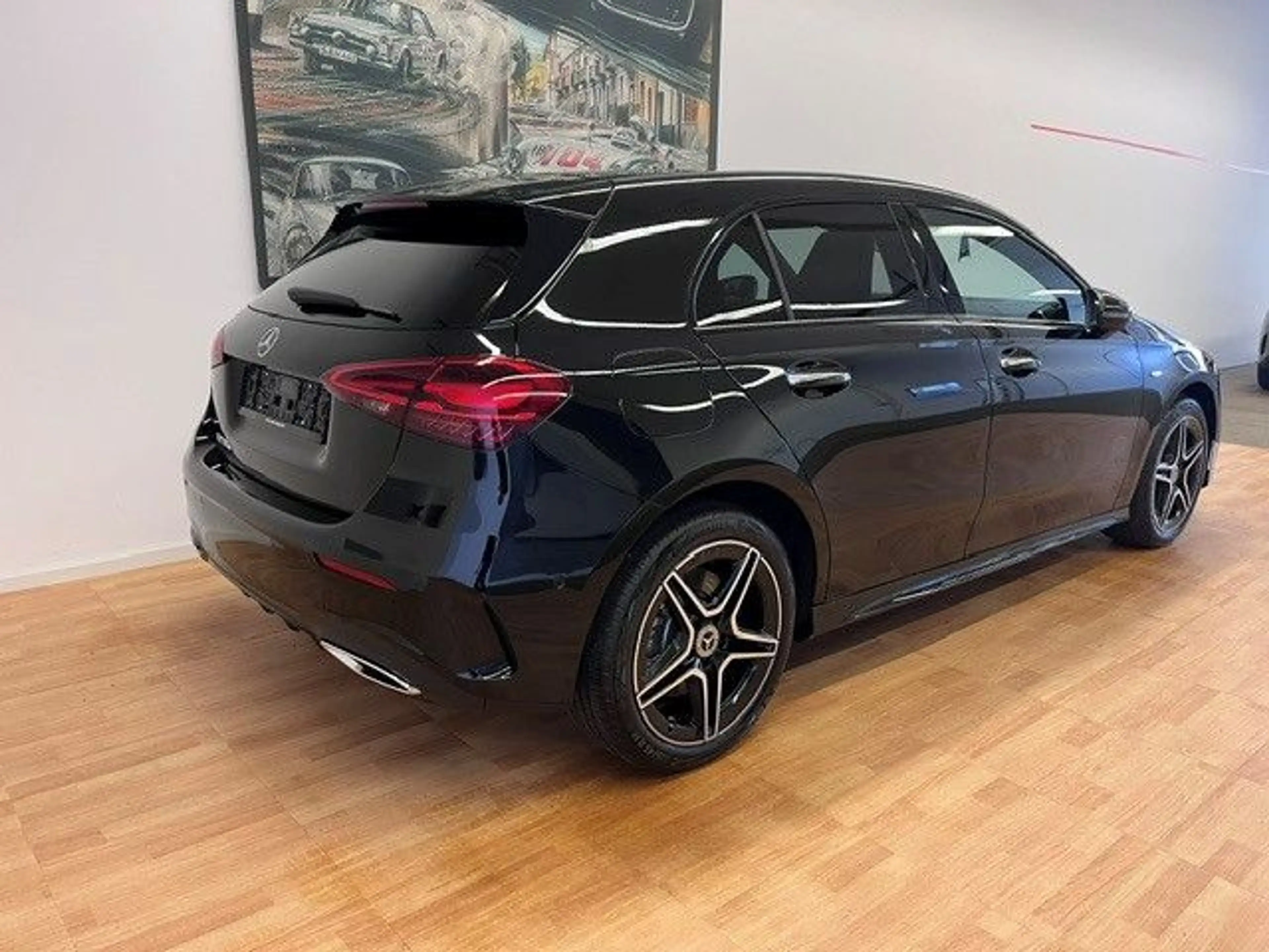 Mercedes-Benz A 250 e AMG-Line Panorama Distronic Keyless Go — photo 2