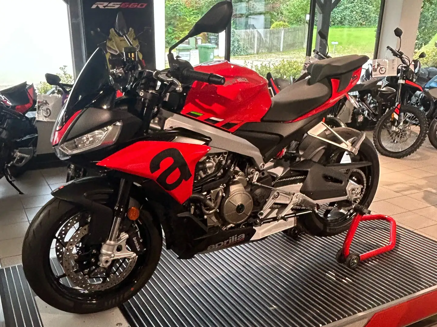 Aprilia Tuono 660 Rot - 1