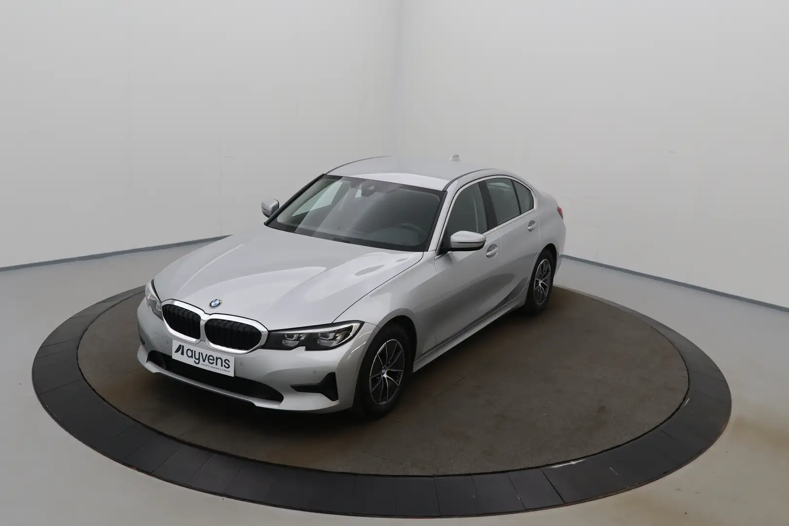 BMW 320 320iA Business LED GPS PDC Carplay Verw. Zetels Silber - 1