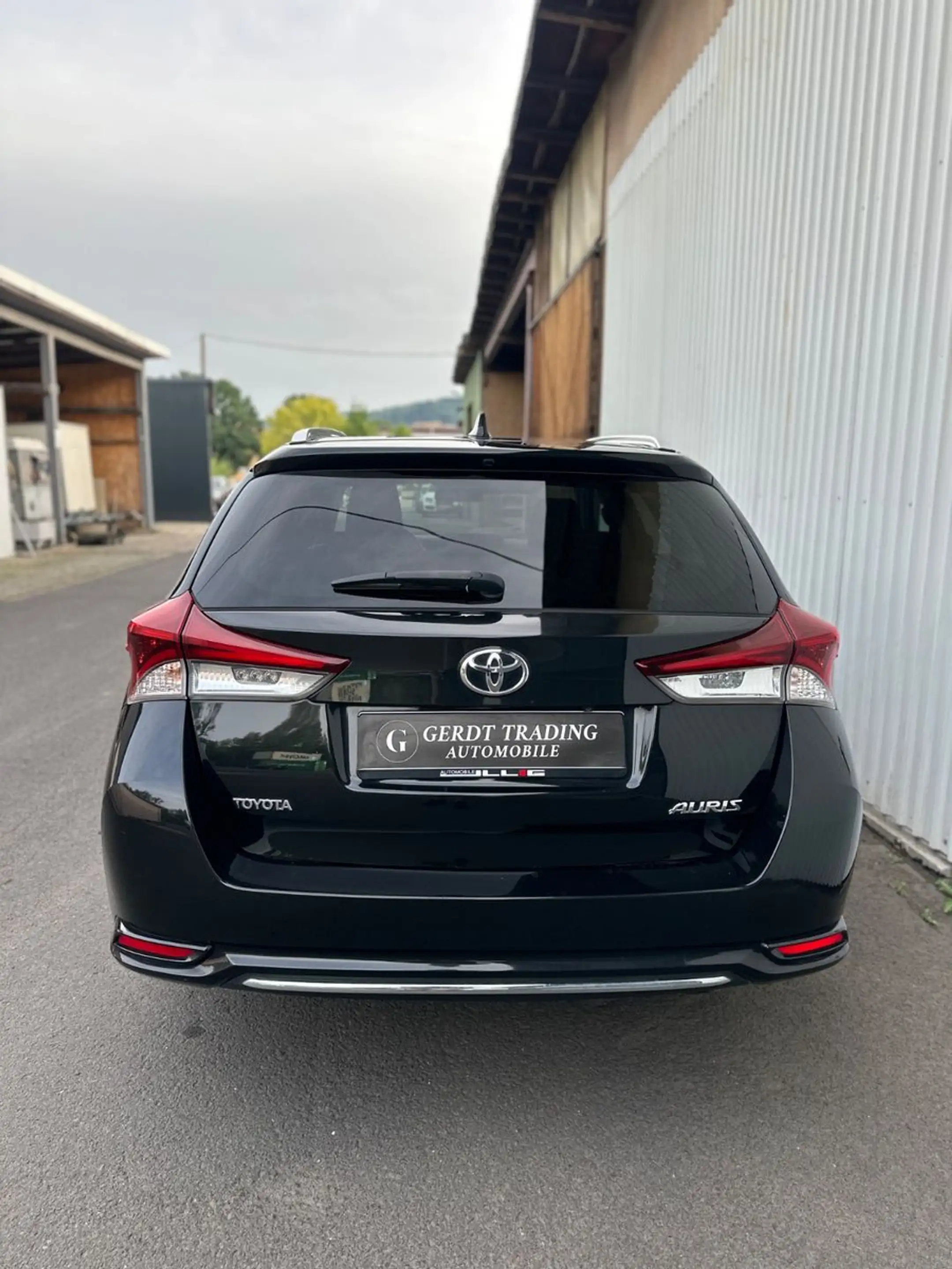 Toyota Auris Touring Sports Design Edition — photo 5