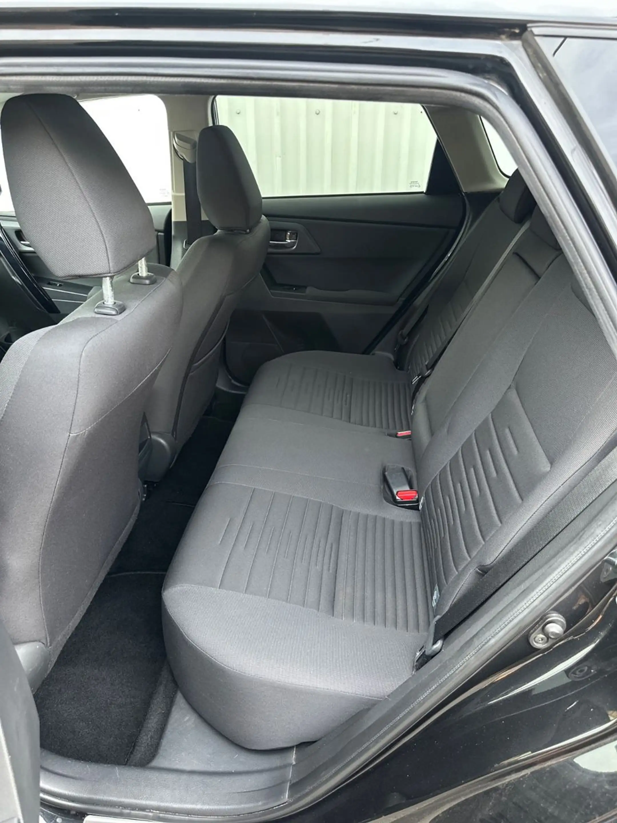 Toyota Auris Touring Sports Design Edition — photo 12