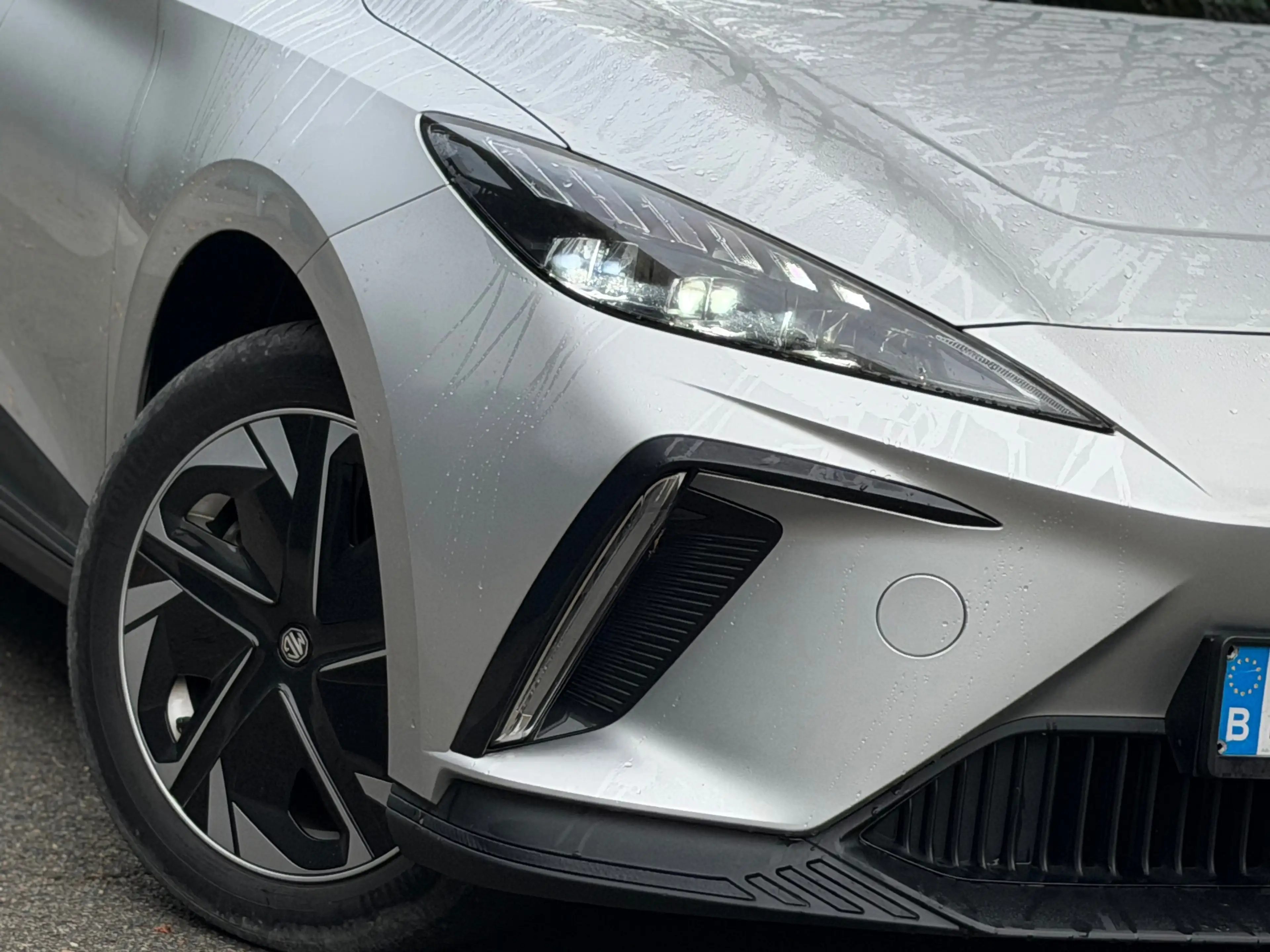 MG MG4 64 kWh Luxury-204pk-Navi-360cam-Leder-2023 — photo 13