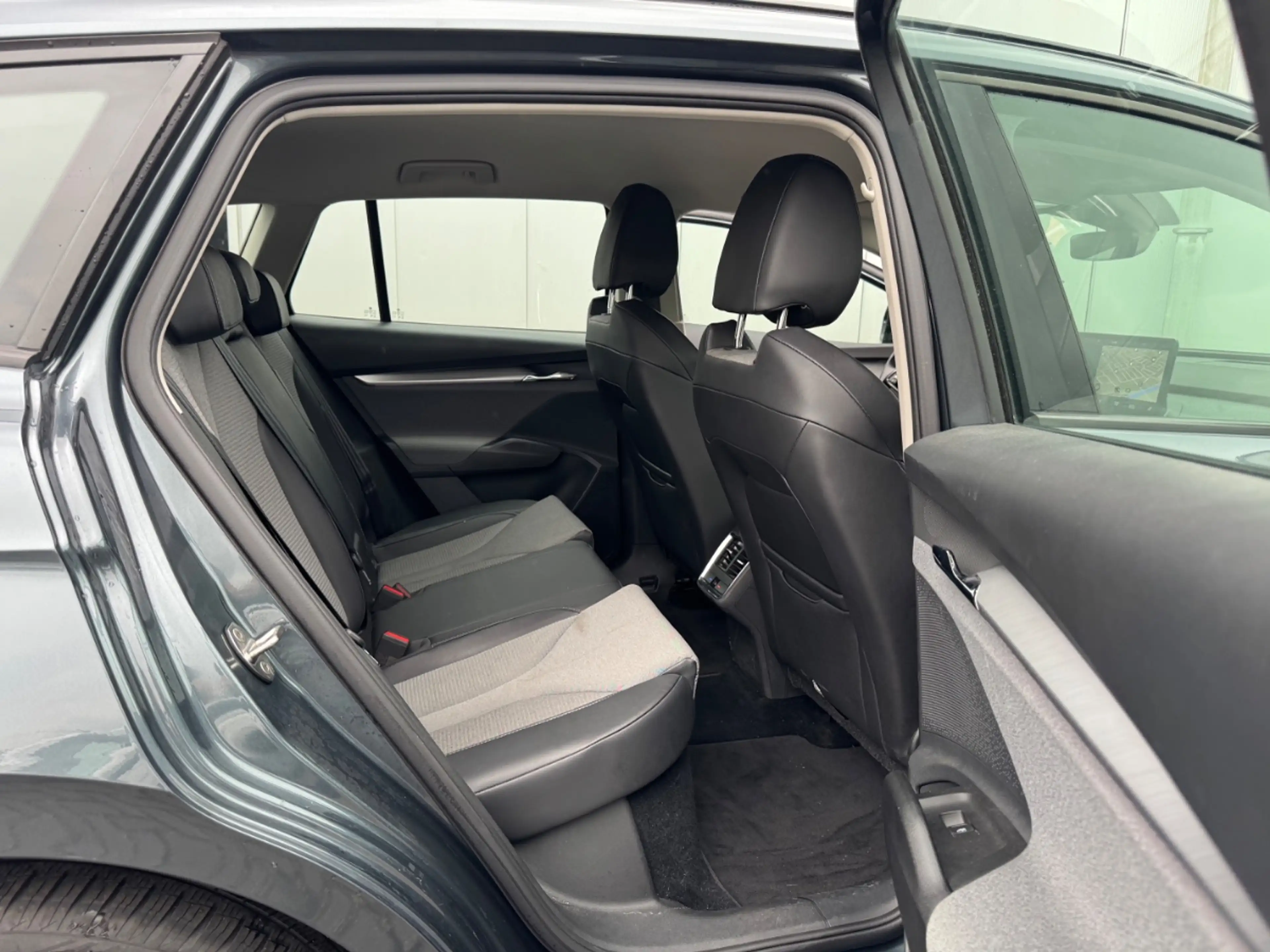 Skoda Enyaq iV 60 | 3-Fase | SOH 89% | Half Leer | Trekhaak | — photo 4