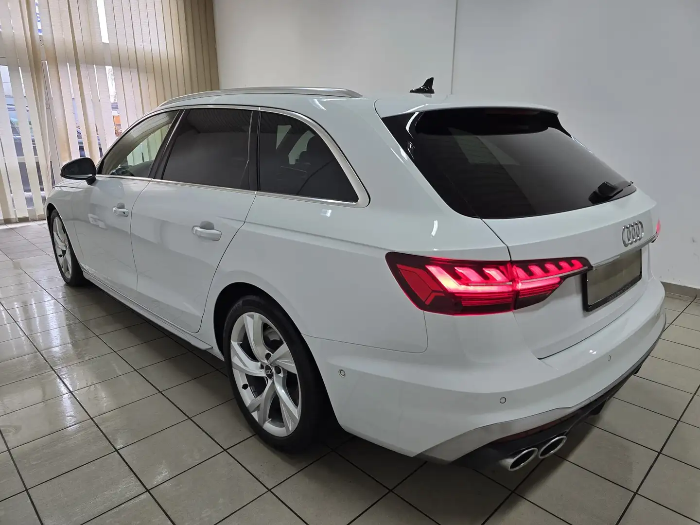 Audi S4 Avant 3.0 TDI qu. Matrix Virtual HUD 360° ACC Weiß - 2