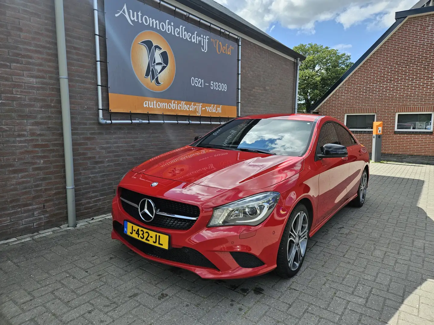 Mercedes-Benz CLA 200 Edition 1 Rood - 1