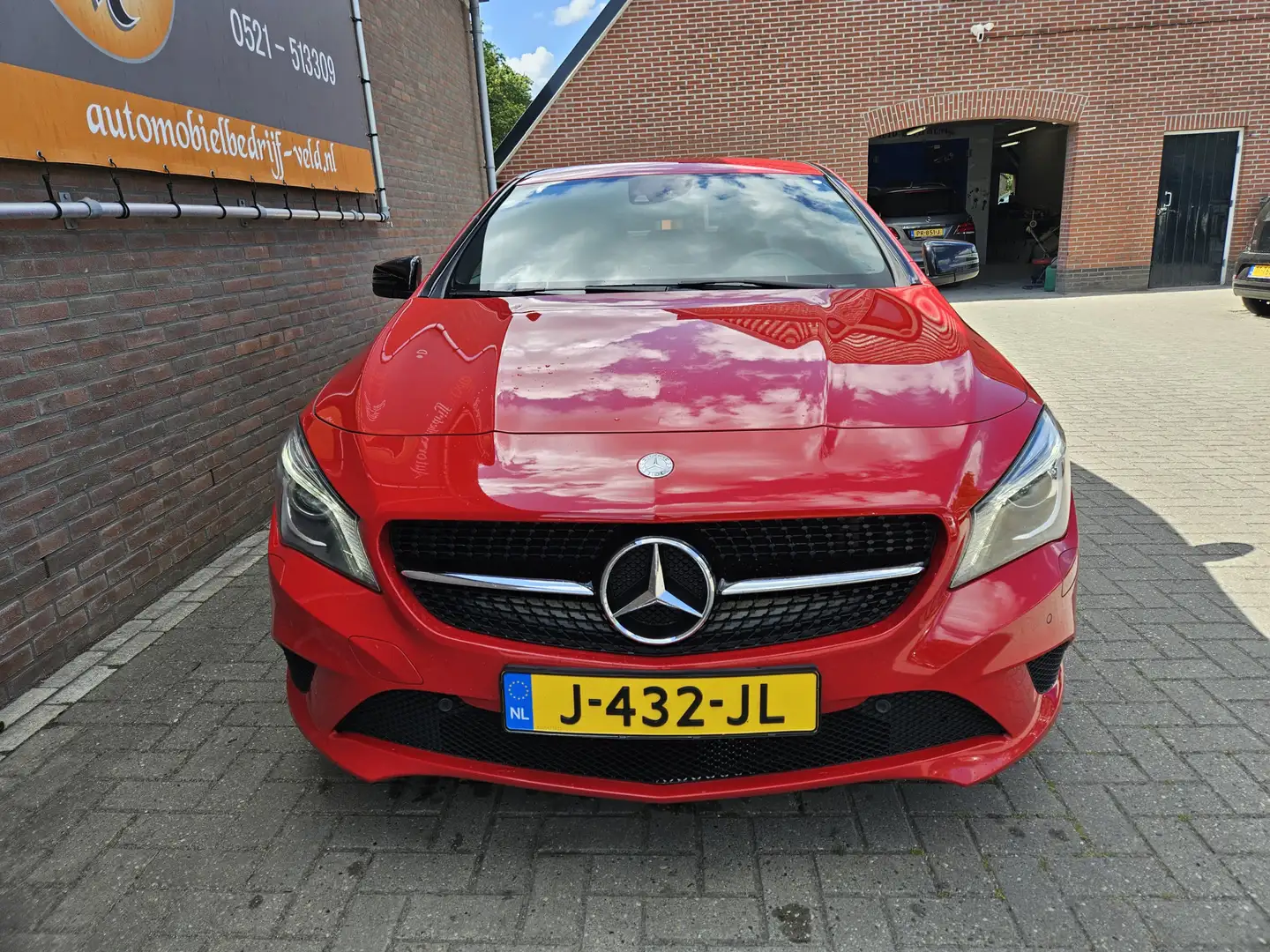 Mercedes-Benz CLA 200 Edition 1 Rood - 2