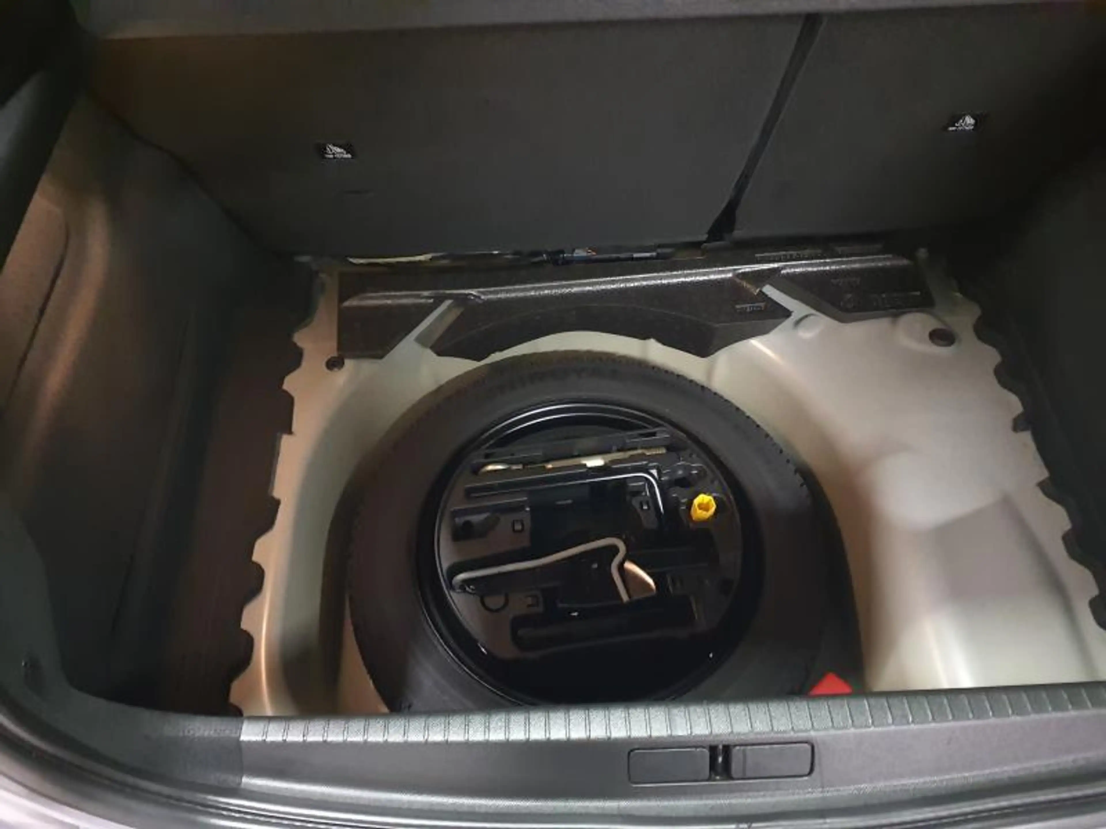 Peugeot 208 II & e- GT Line — photo 10