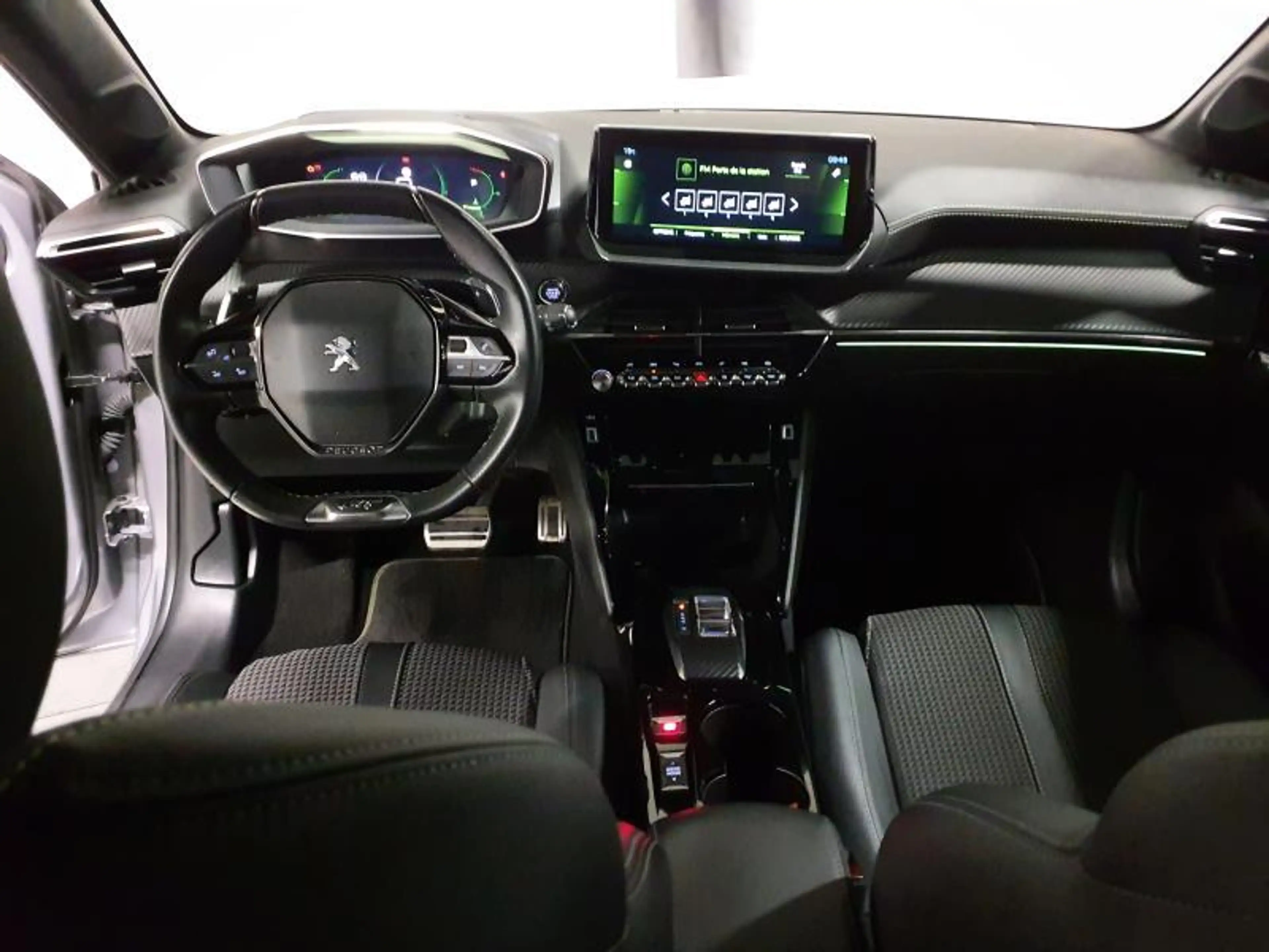 Peugeot 208 II & e- GT Line — photo 15