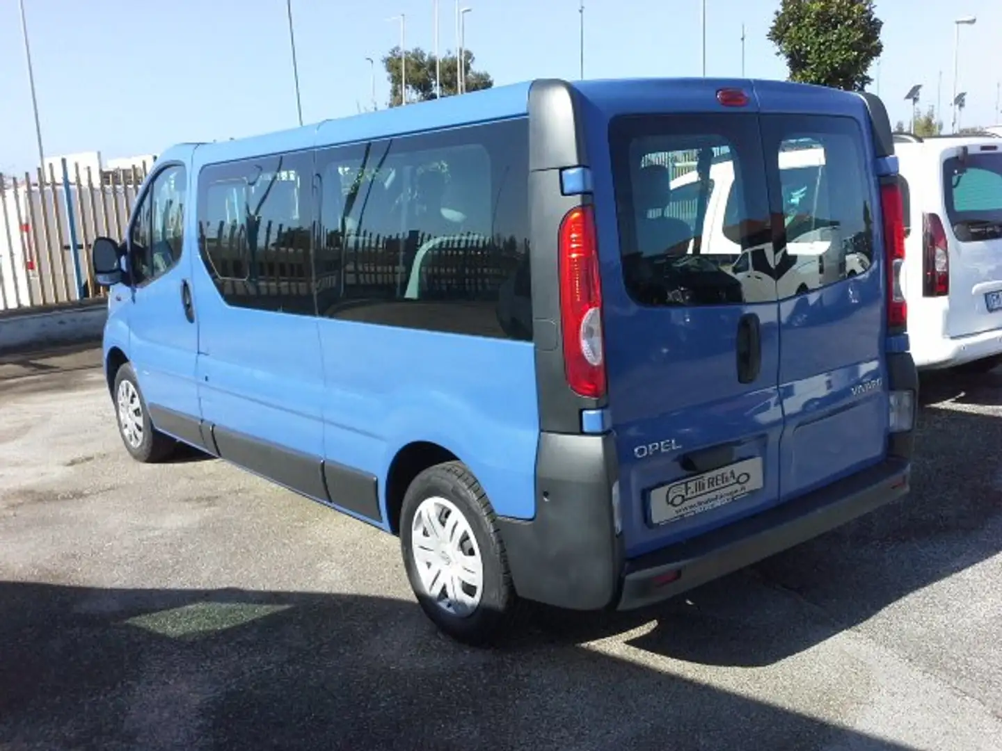 Renault Trafic 2.0 CDTI CON 9 POSTI MAXI VETRATO VETTURA Blu/Azzurro - 1