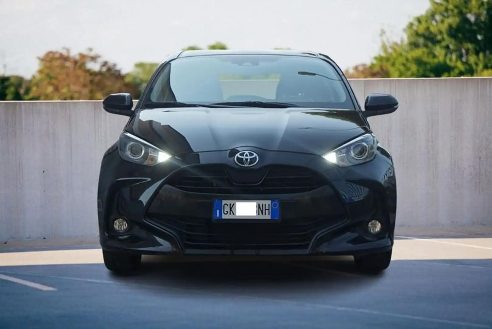 Toyota Yaris 1.0 5 porte Active Nero - 1