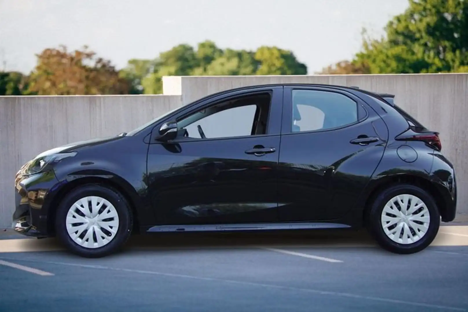 Toyota Yaris 1.0 5 porte Active Nero - 2