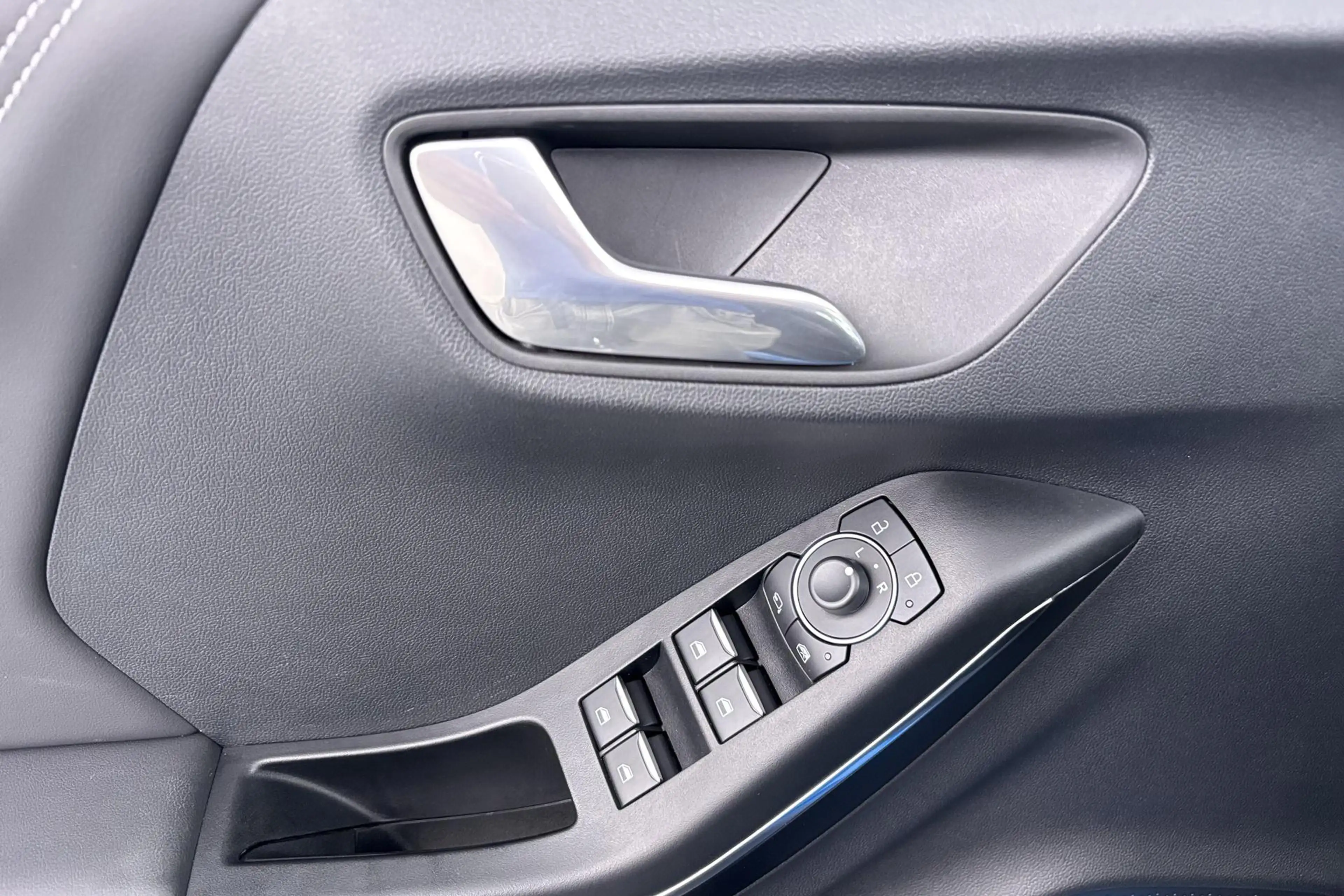 Ford Puma 1.0 EcoBoost Hybrid Titanium X Rijklaar comfort me — photo 25