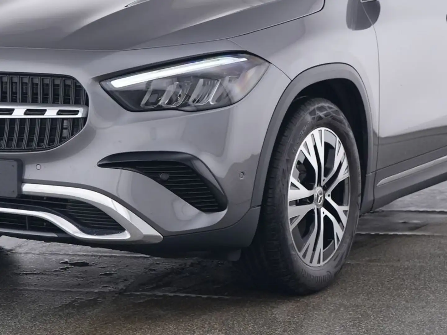 Mercedes-Benz GLA 180 Progressive-Advanced/AHK/Kamera/LED Grau - 2