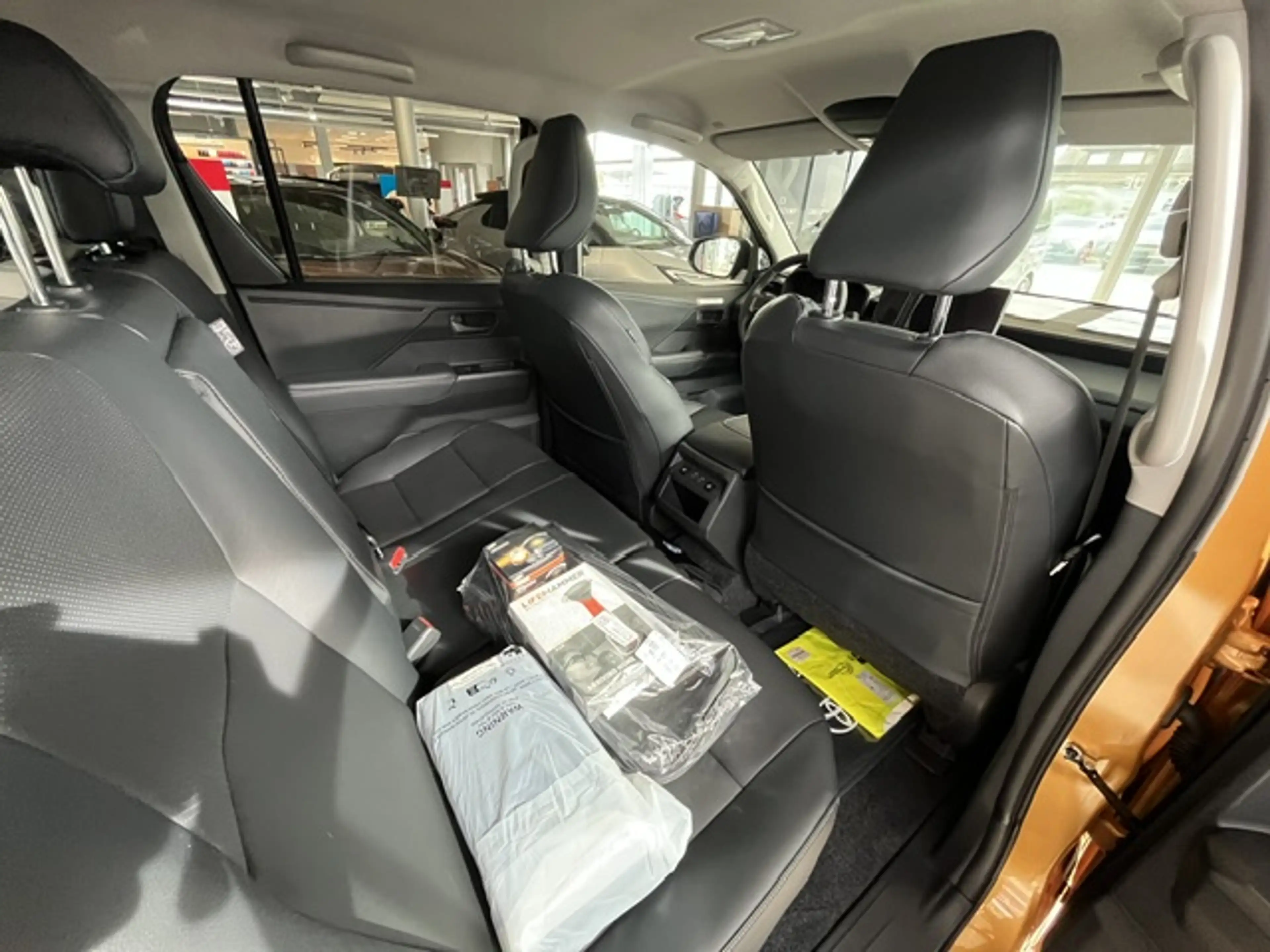 Toyota Hilux HiLux 4x4 Double Cab Autm. Invincible Mild Hybrid 6-Stufen Automatik — photo 8