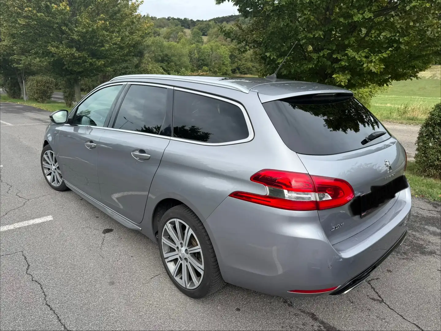 Peugeot 308 308 SW 1,6 BlueHDI 120 GT Line EAT6 S Silber - 1