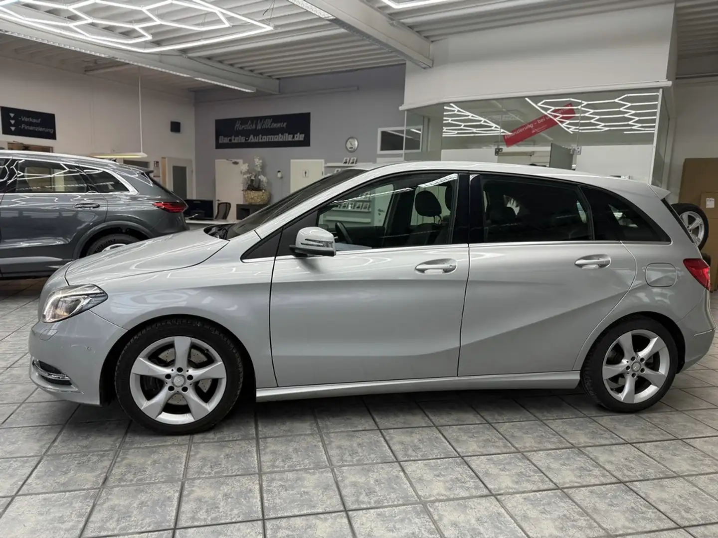 Mercedes-Benz B 220 CGI 4Matic Sport-Paket, 1.Hd., Leder, 7G Silber - 2