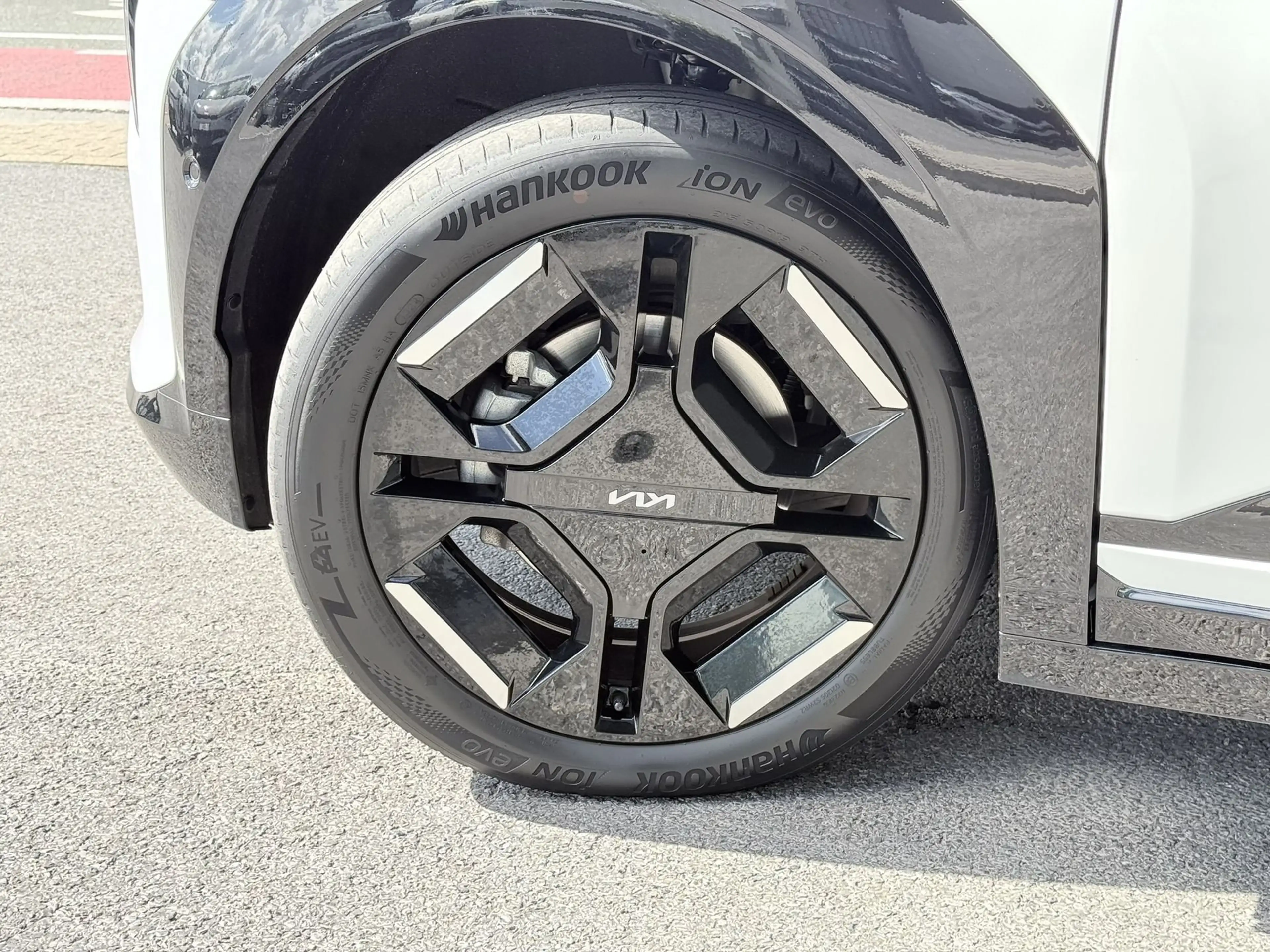 Kia EV3 81,4 kWh GT Line — photo 6