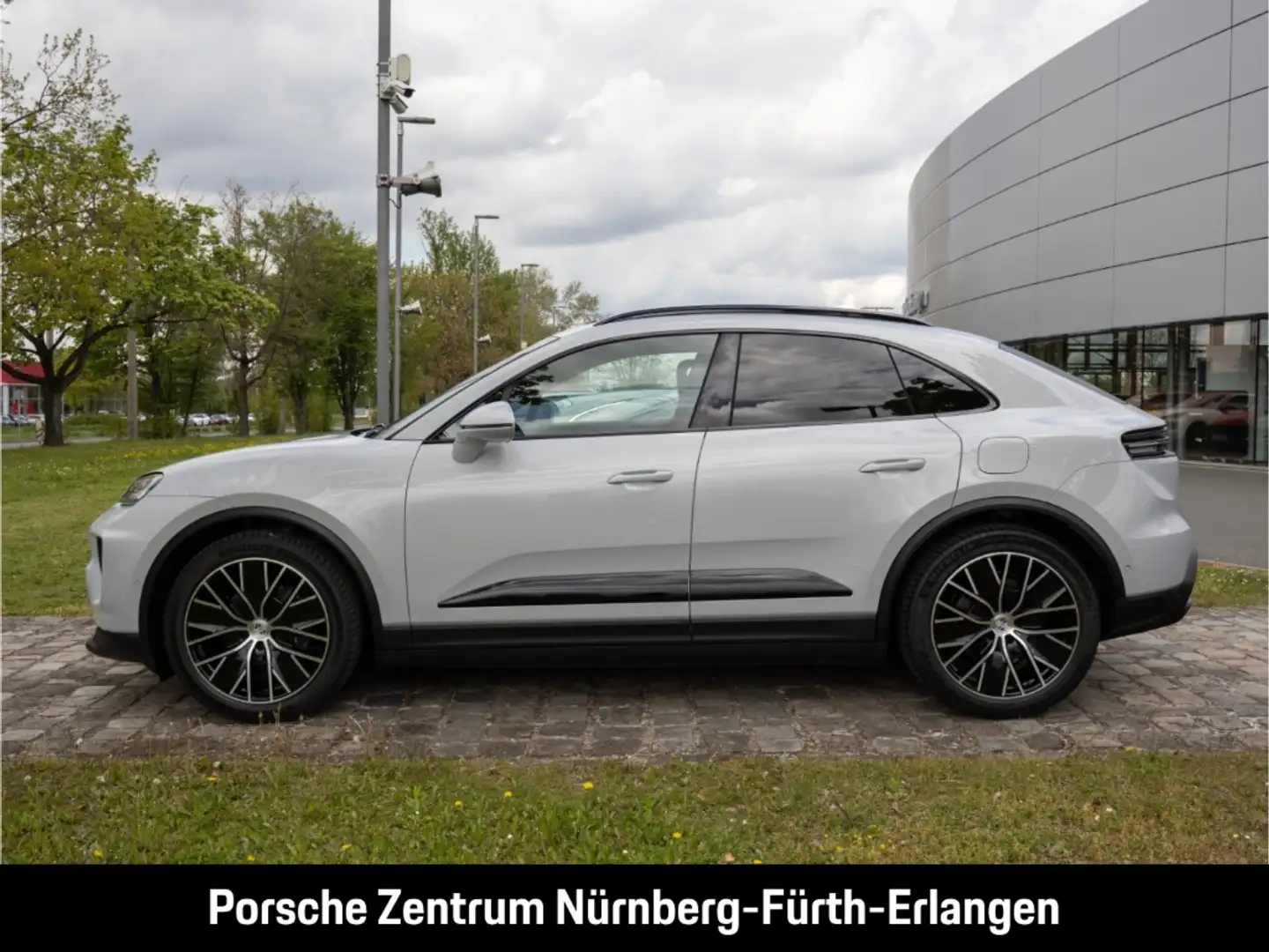 Porsche Macan 4 InnoDrive Luftfederung LED-Matrix Panoramadach Grau - 2
