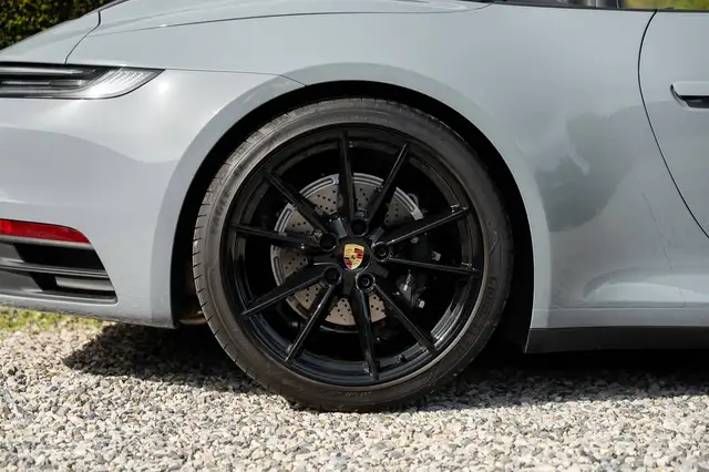Porsche 911 view 12