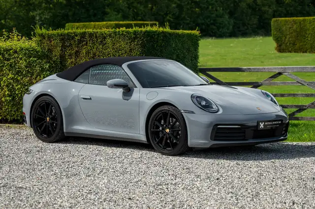 Porsche 911 view 7