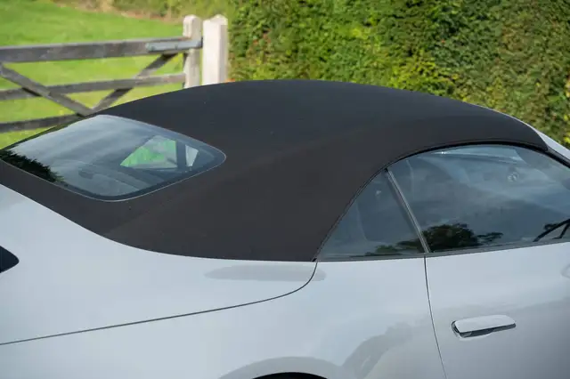 Porsche 911 view 9