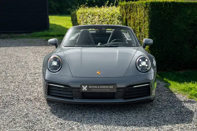 Porsche 911 view 5