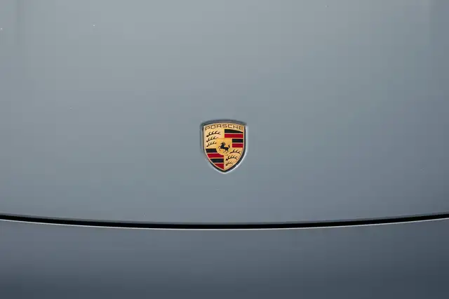 Porsche 911 view 11
