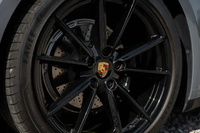 Porsche 911 view 13