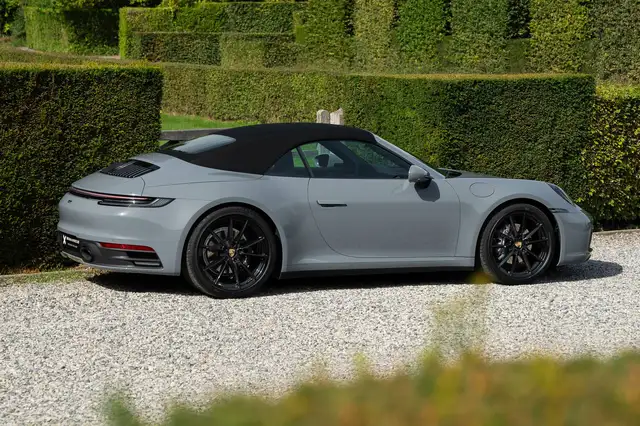 Porsche 911 view 3