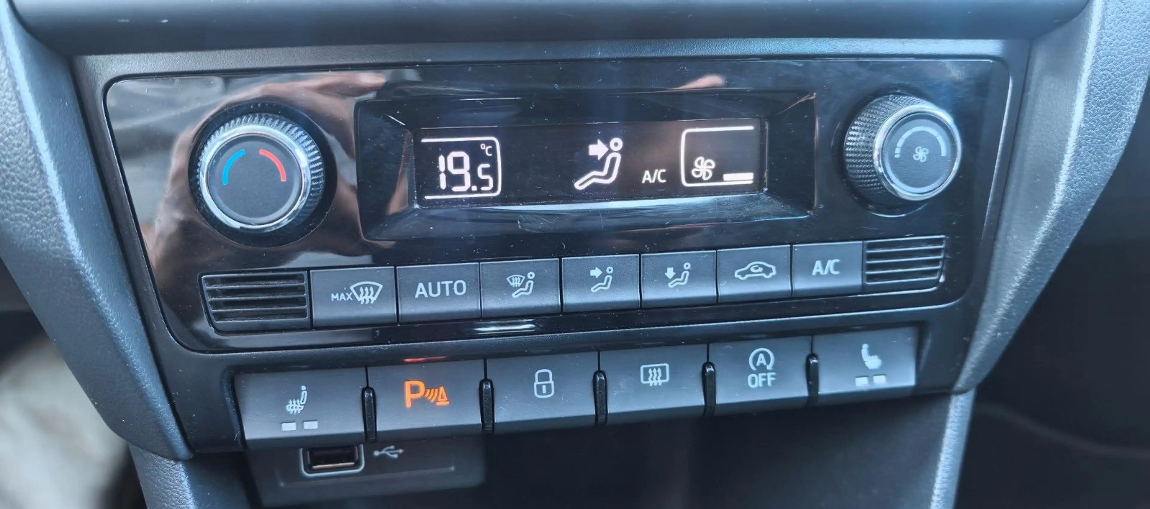 Skoda Rapid/Spaceback Spaceback Clever Touchscreen/Navi/1.Hand — photo 13