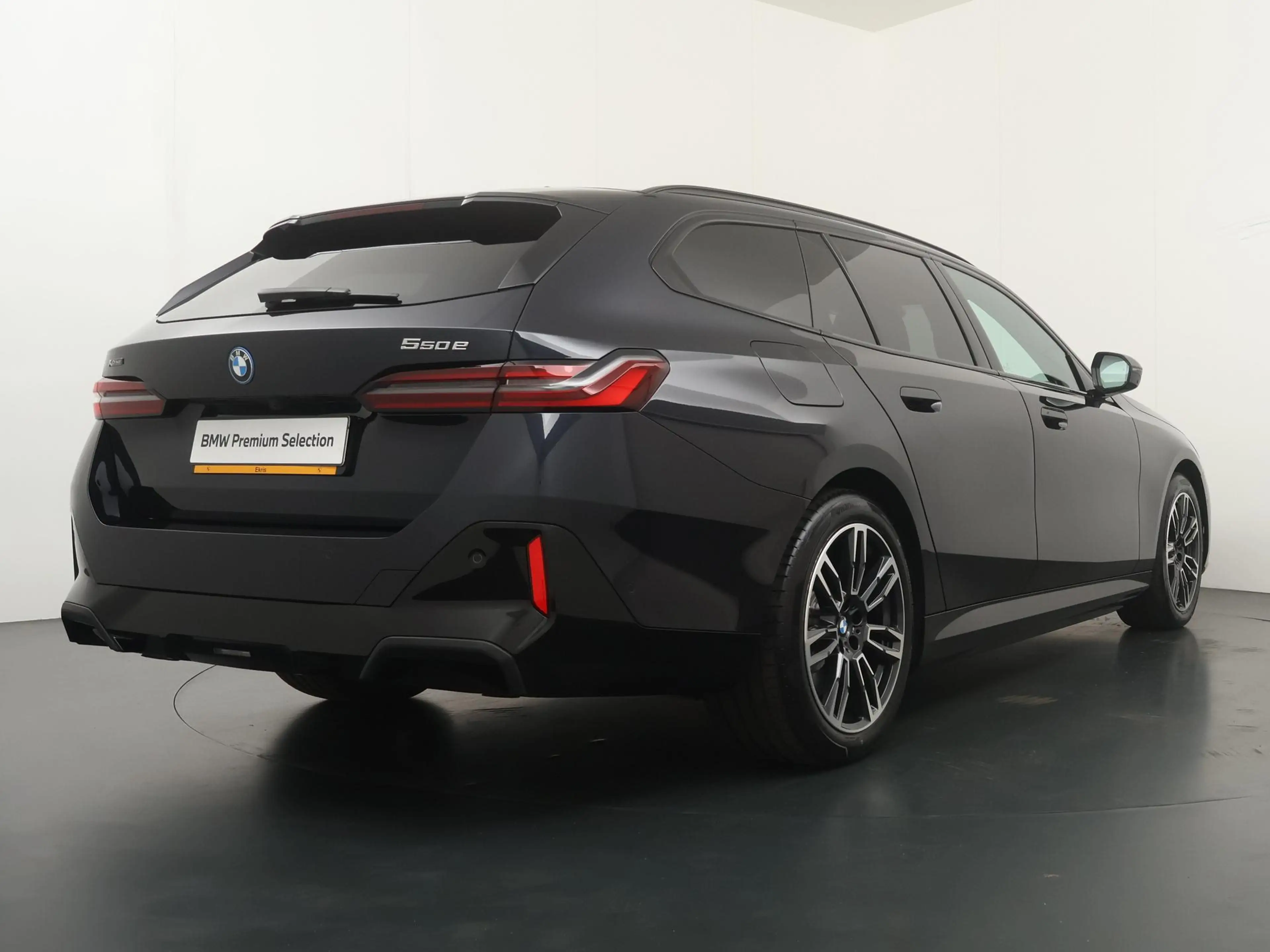 BMW 550 5-serie Touring 550e xDrive M Sport Pro | Panorama — photo 9