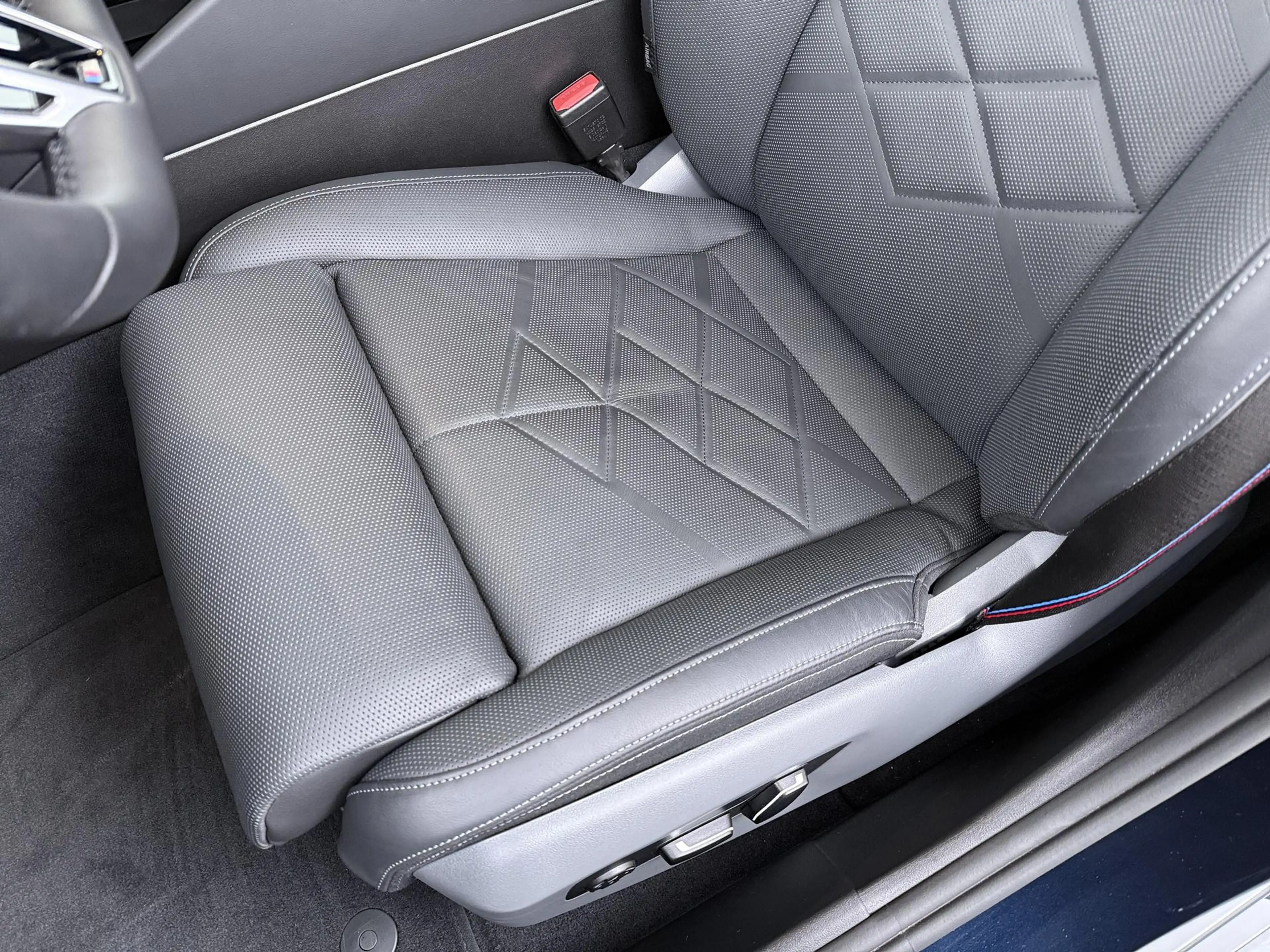 BMW 550 5-serie Touring 550e xDrive M Sport Pro | Panorama — photo 13
