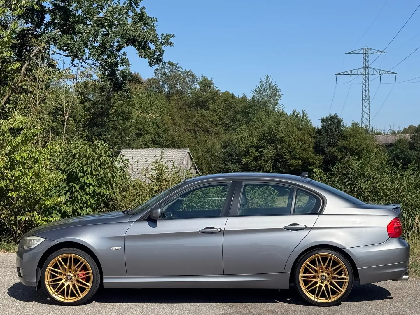 BMW 318 318 d - Navigation - Finanzierung - 18 Zoll Felgen Grau - 2