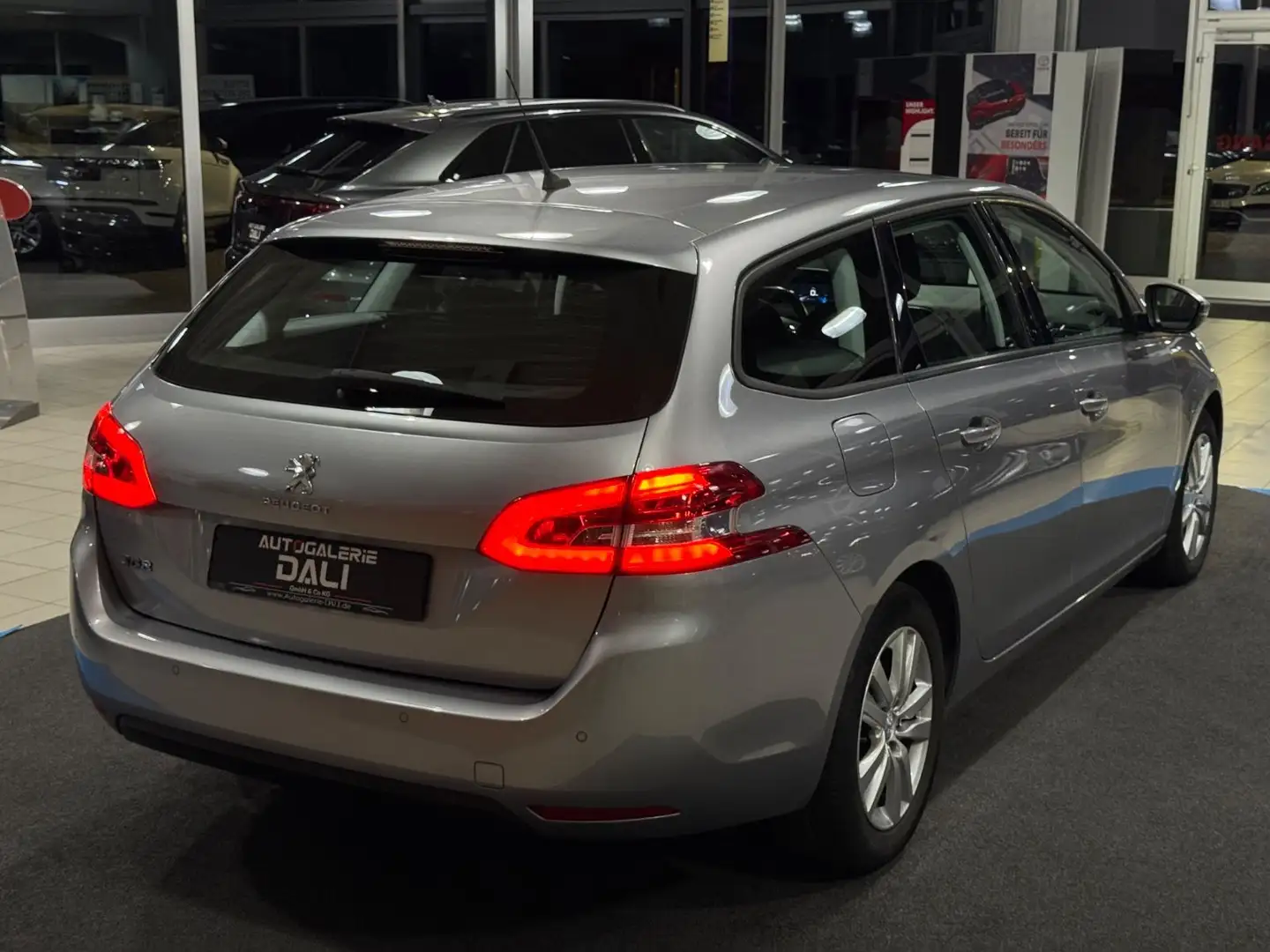 Peugeot 308 SW Active Pack NAVI-CARPLAY-PDC-Cockpit Grau - 2