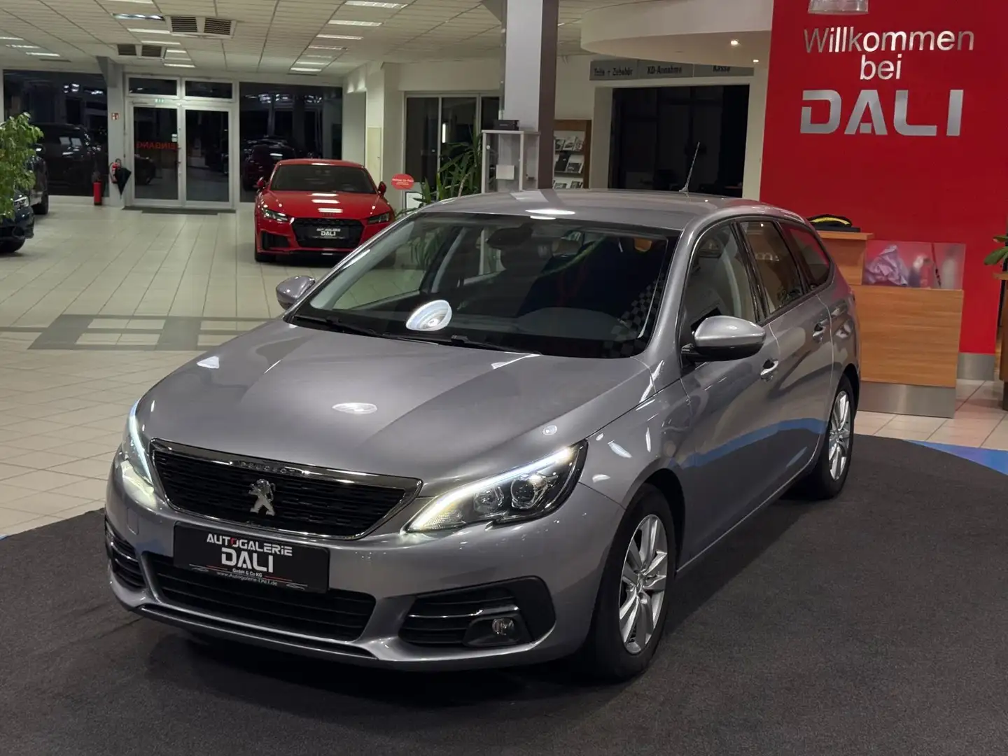 Peugeot 308 SW Active Pack NAVI-CARPLAY-PDC-Cockpit Grau - 1