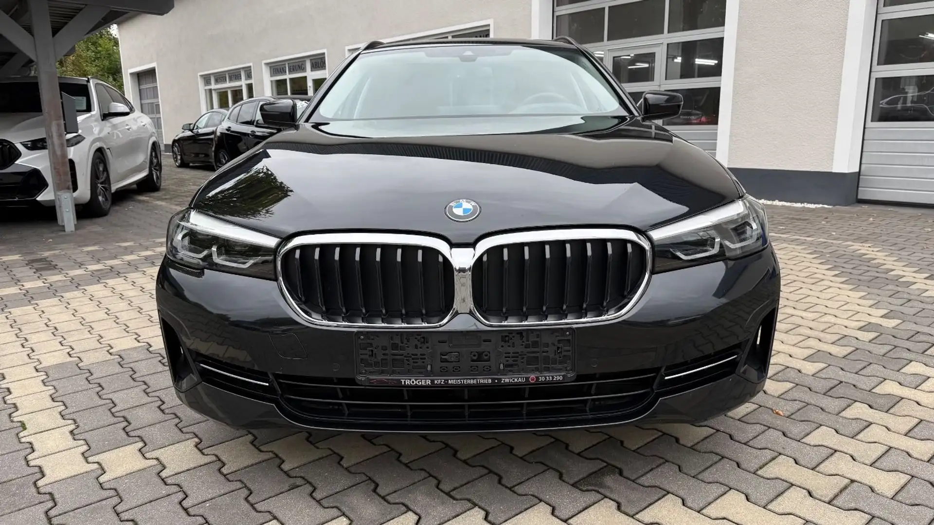 BMW 530 D Touring LED Navi Autom Kam Schwarz - 2