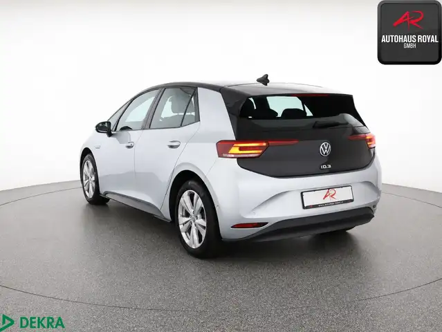 Volkswagen ID.3 view 3