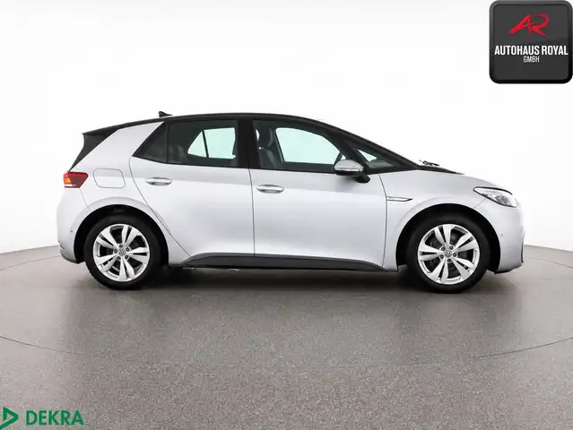 Volkswagen ID.3 view 6