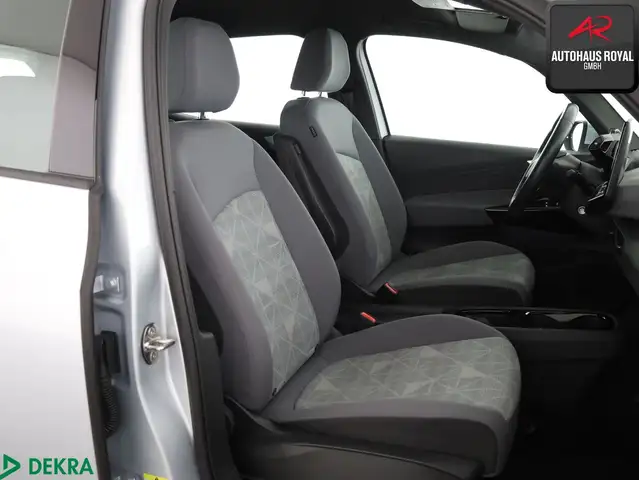 Volkswagen ID.3 view 11